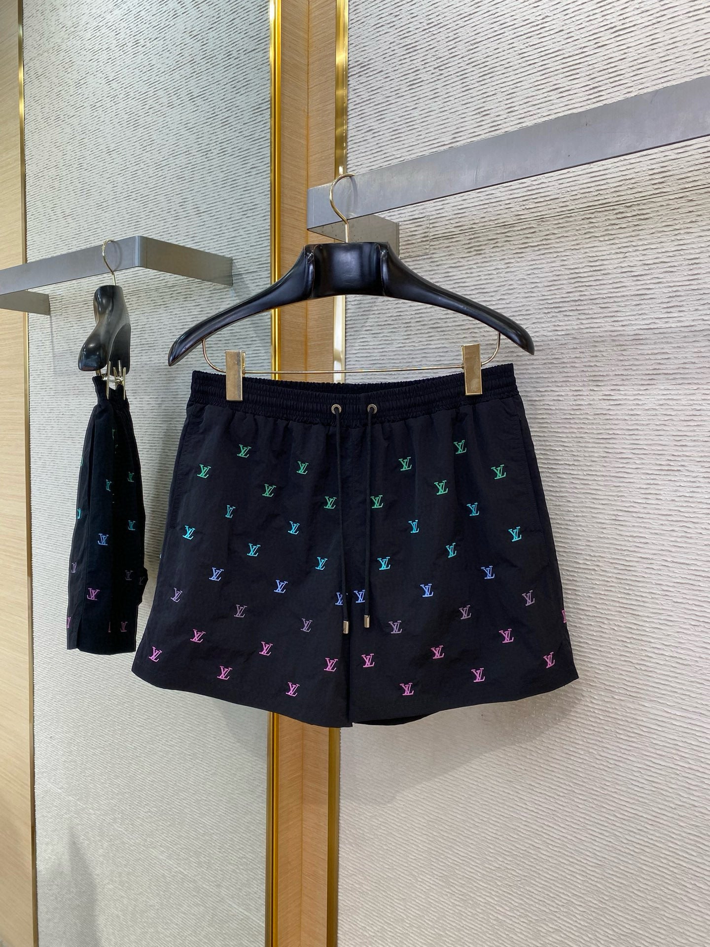LOU SHORTS