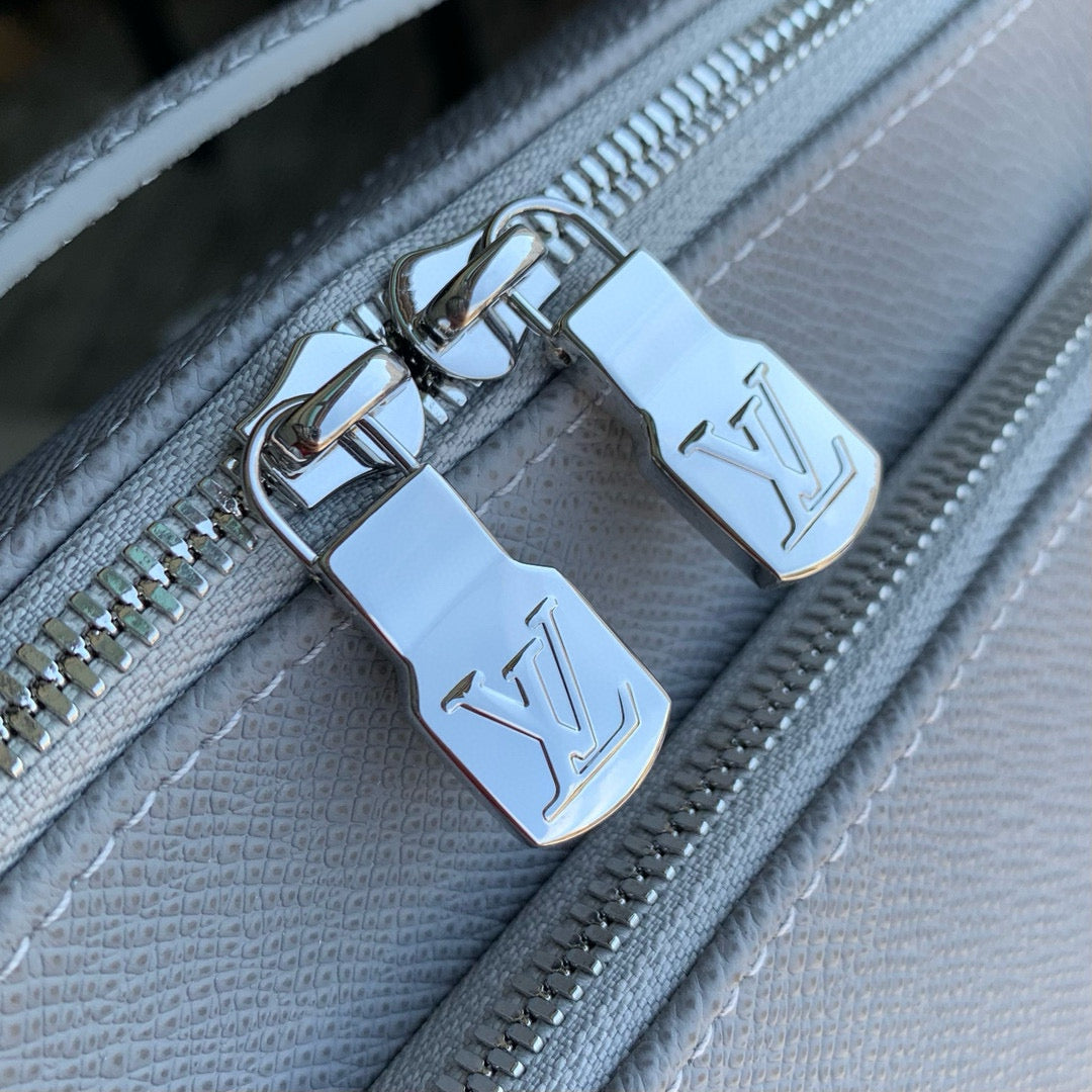 LOU AVENUE MESSENGER BAG