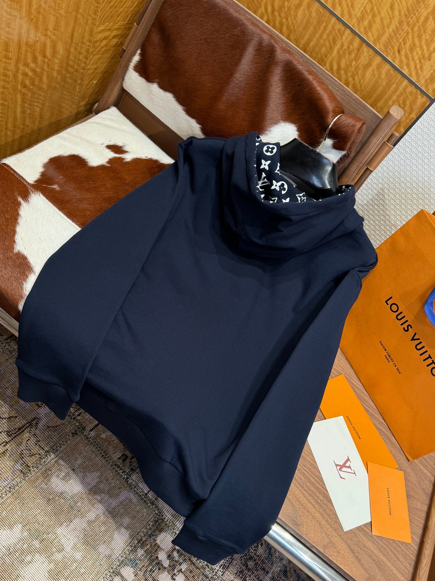 LOU HOODIE
