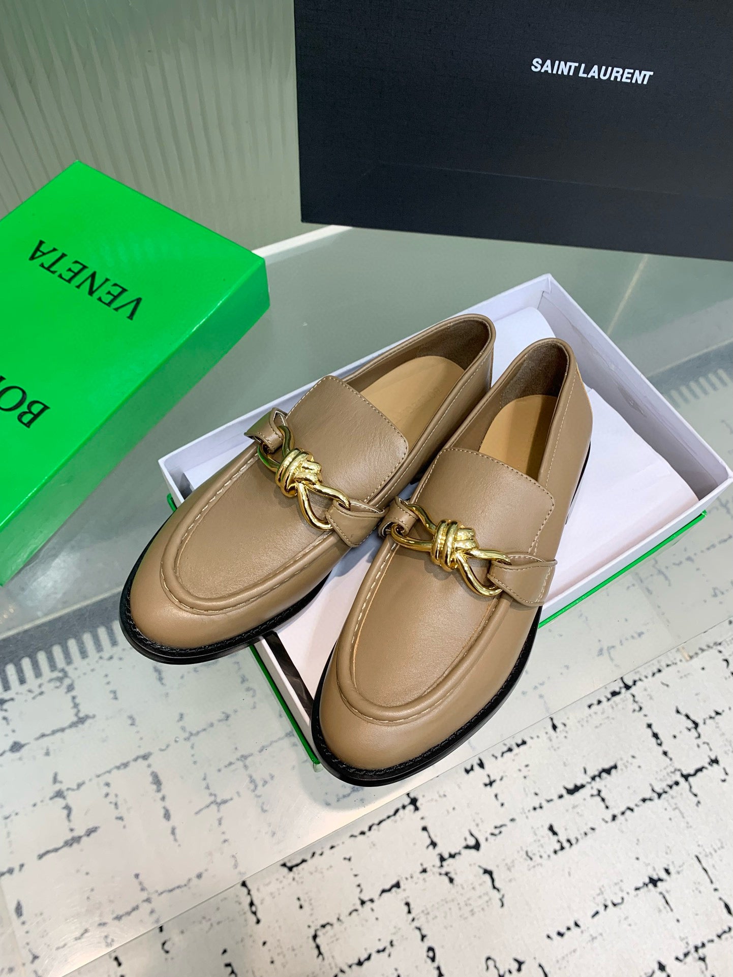 BOTT LOAFERS