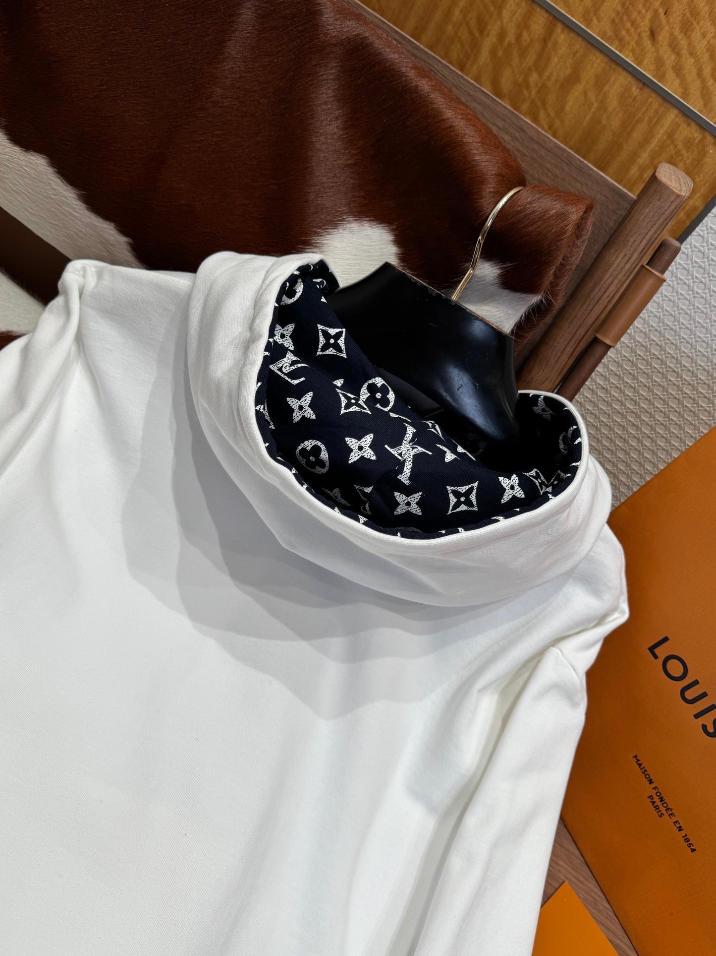 LOU HOODIE