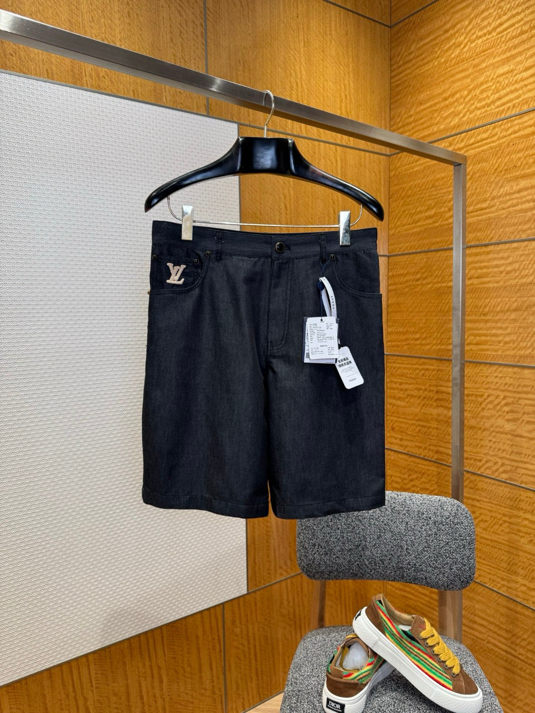 LOU SHORTS