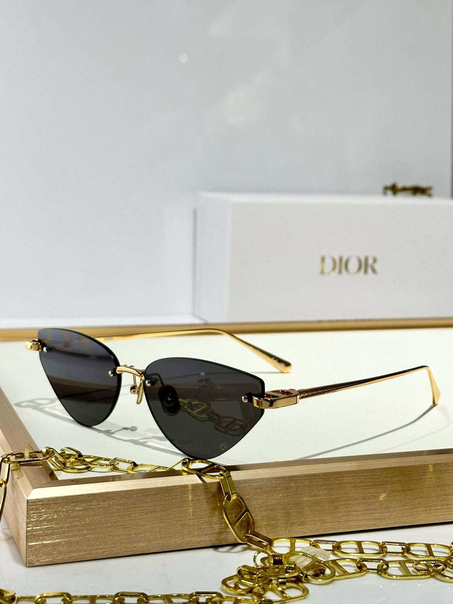 CD SUNGLASSES
