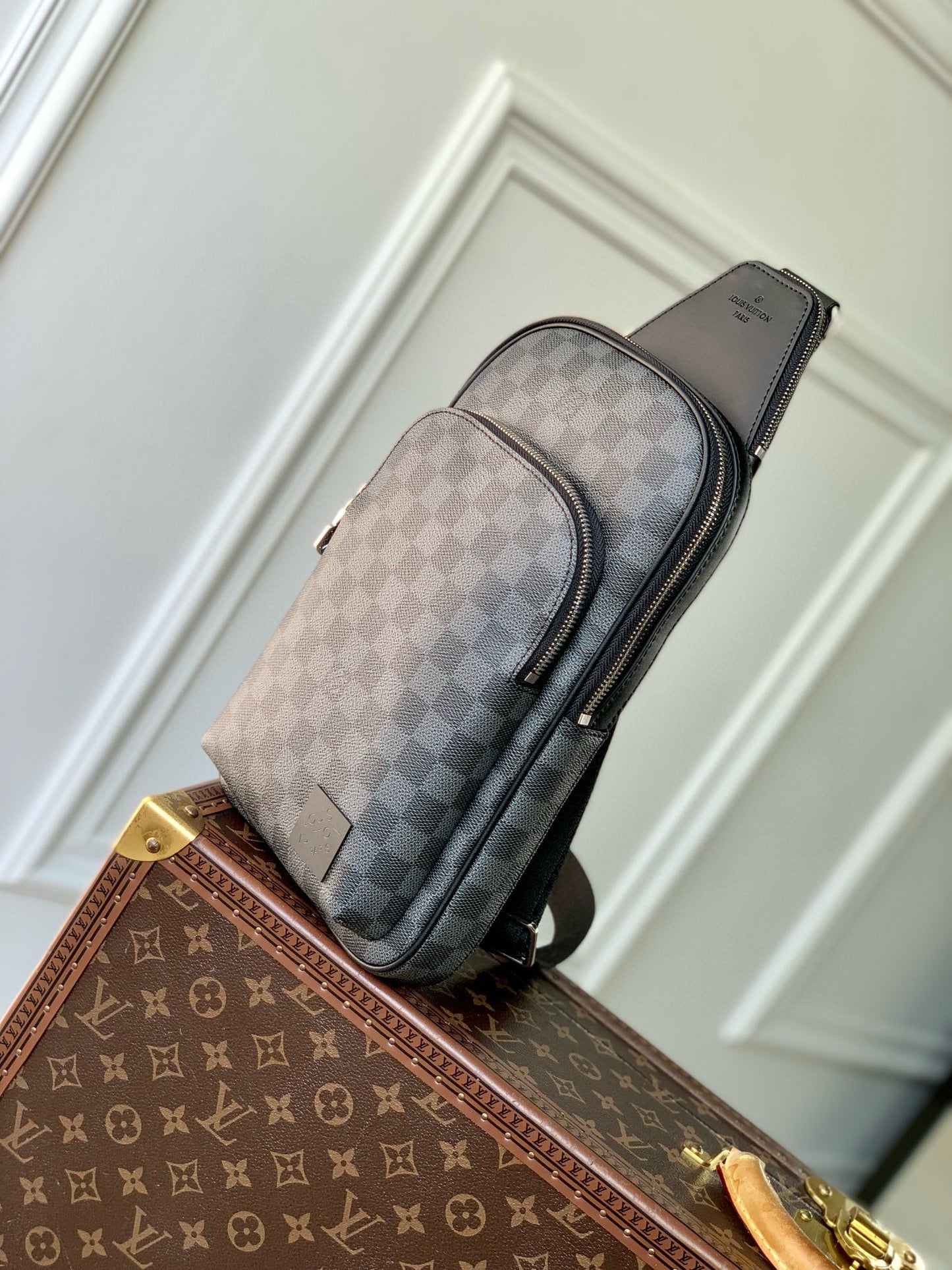 LOU AVENUE PM SLING BAG
