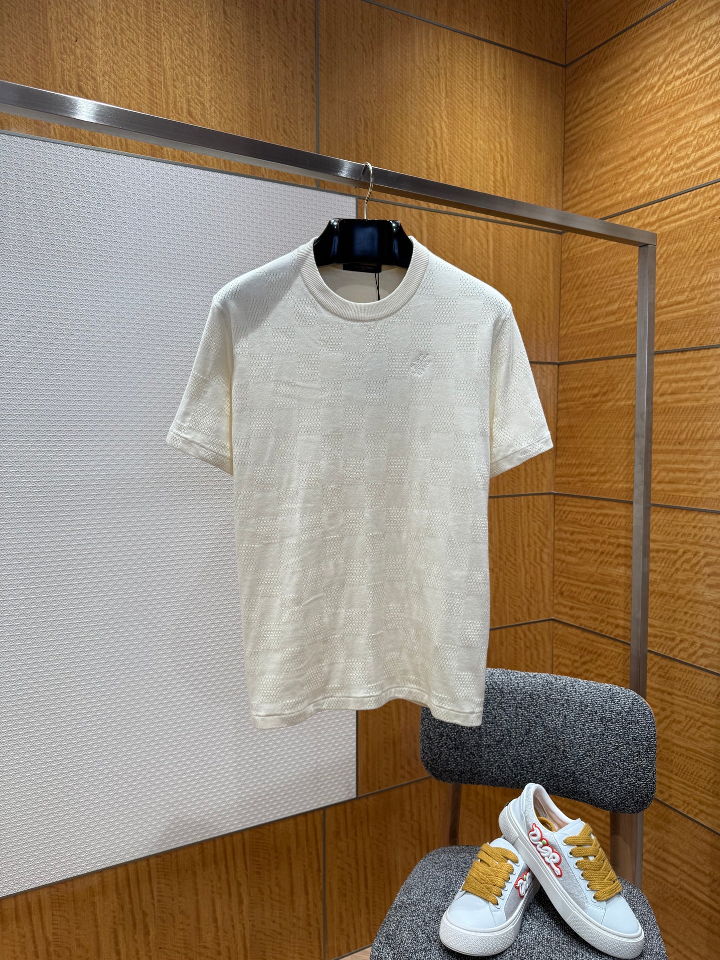 LOU T-SHIRT