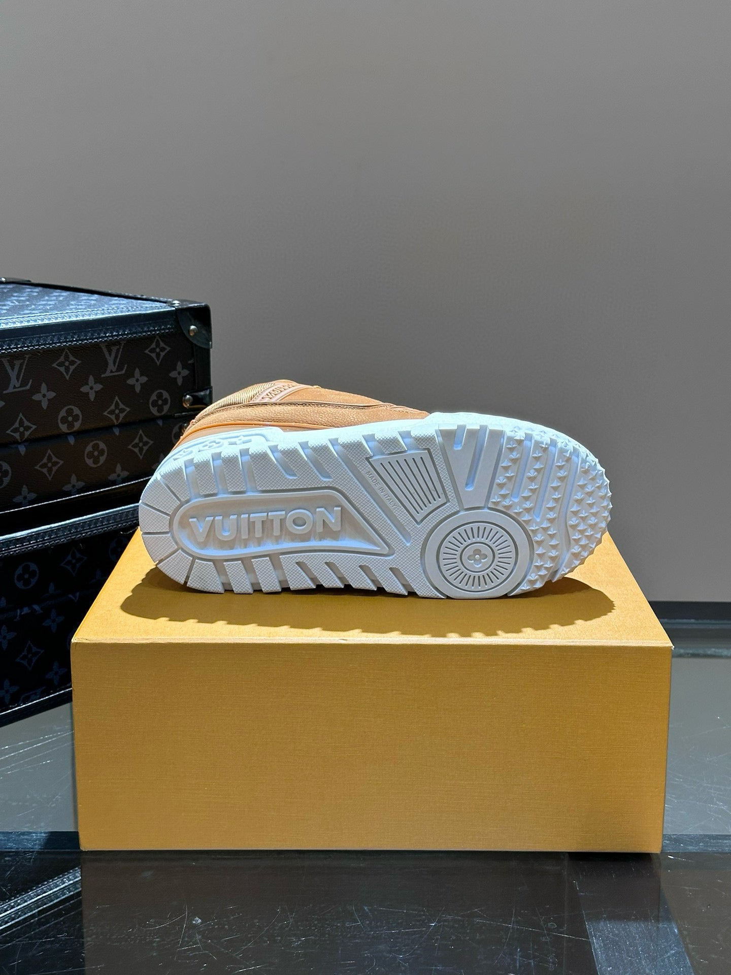 LOU TRAINERS