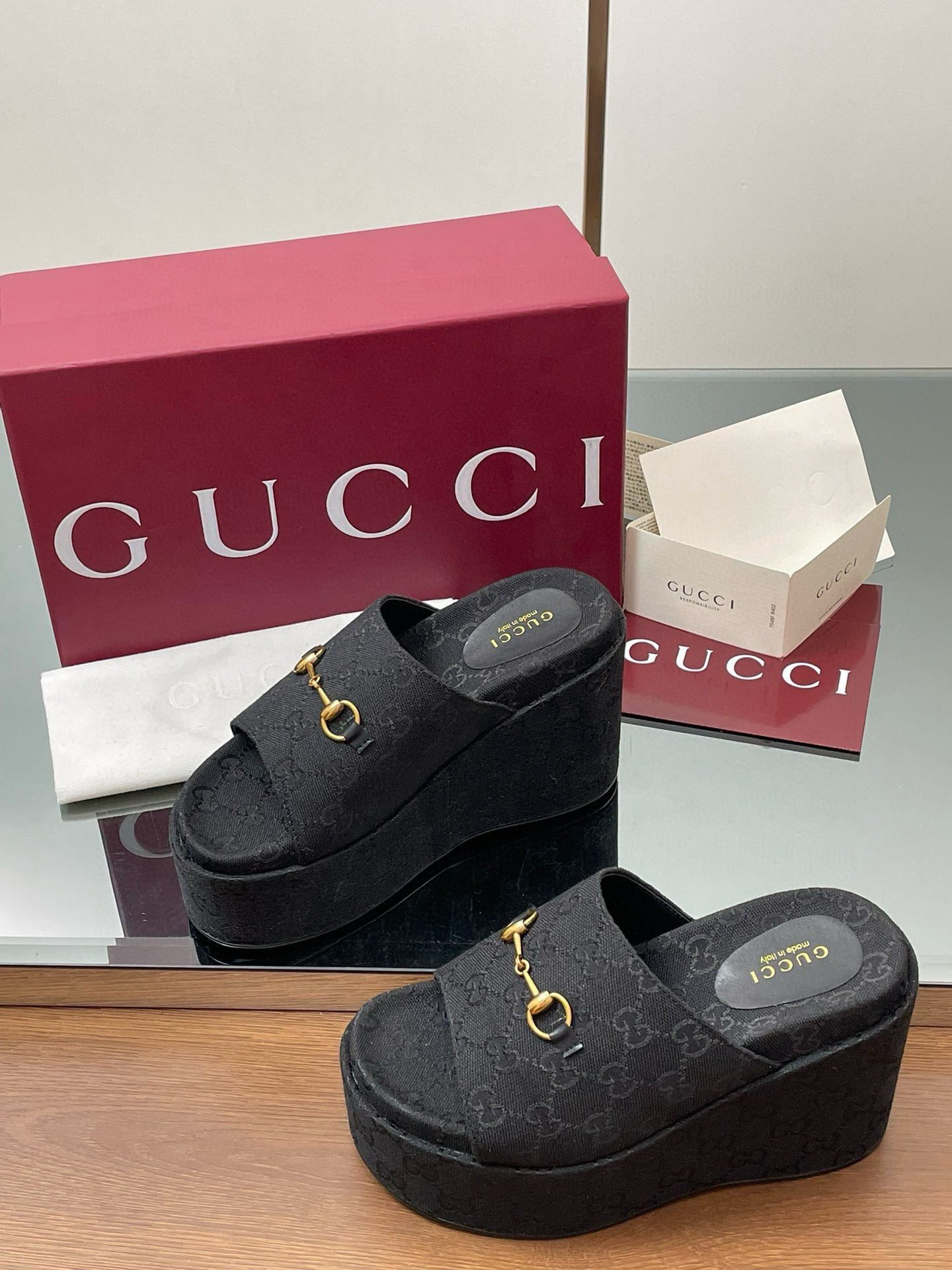 GG WEDGE SANDALS