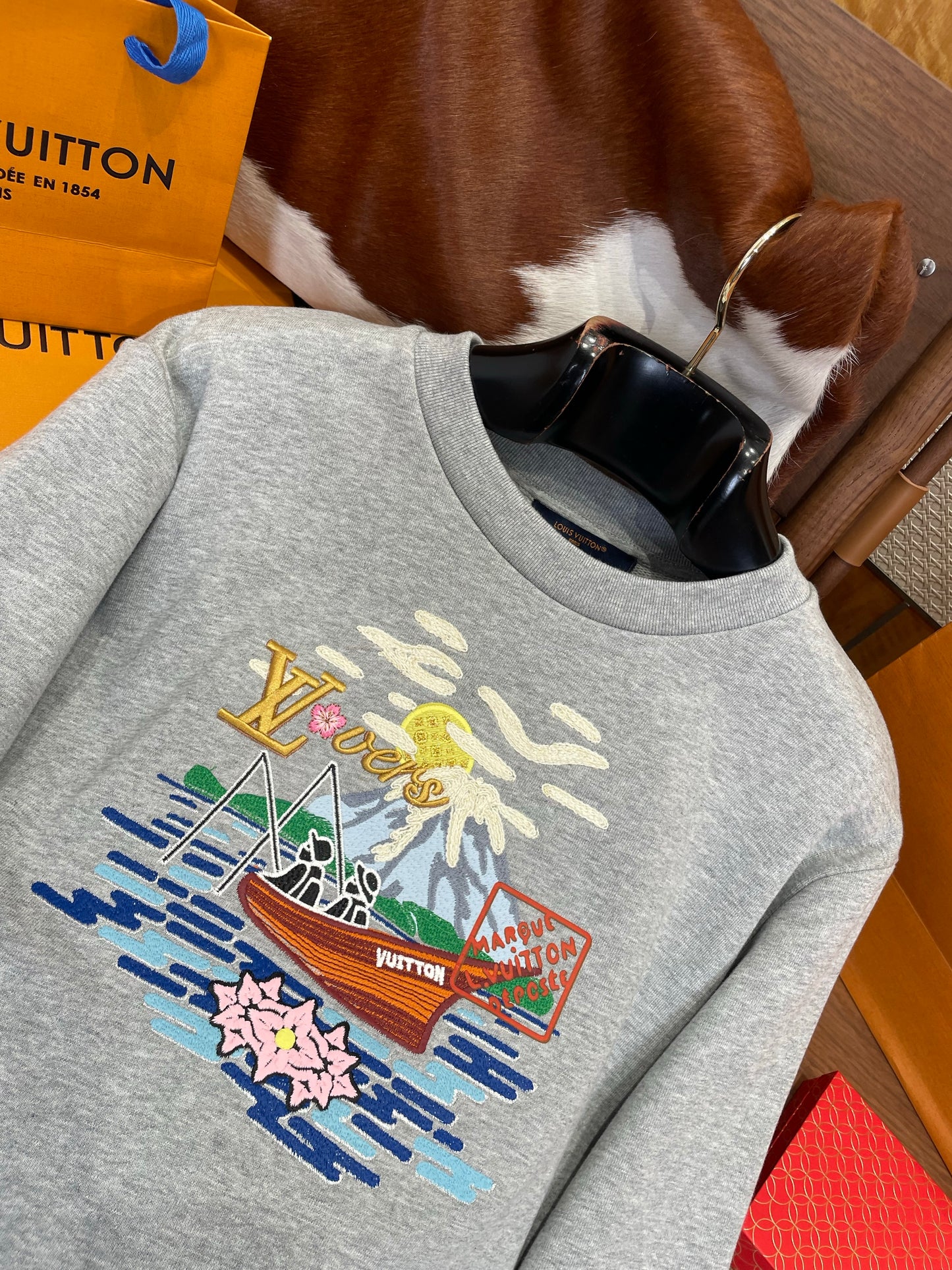 LOU SWEATSHIRT