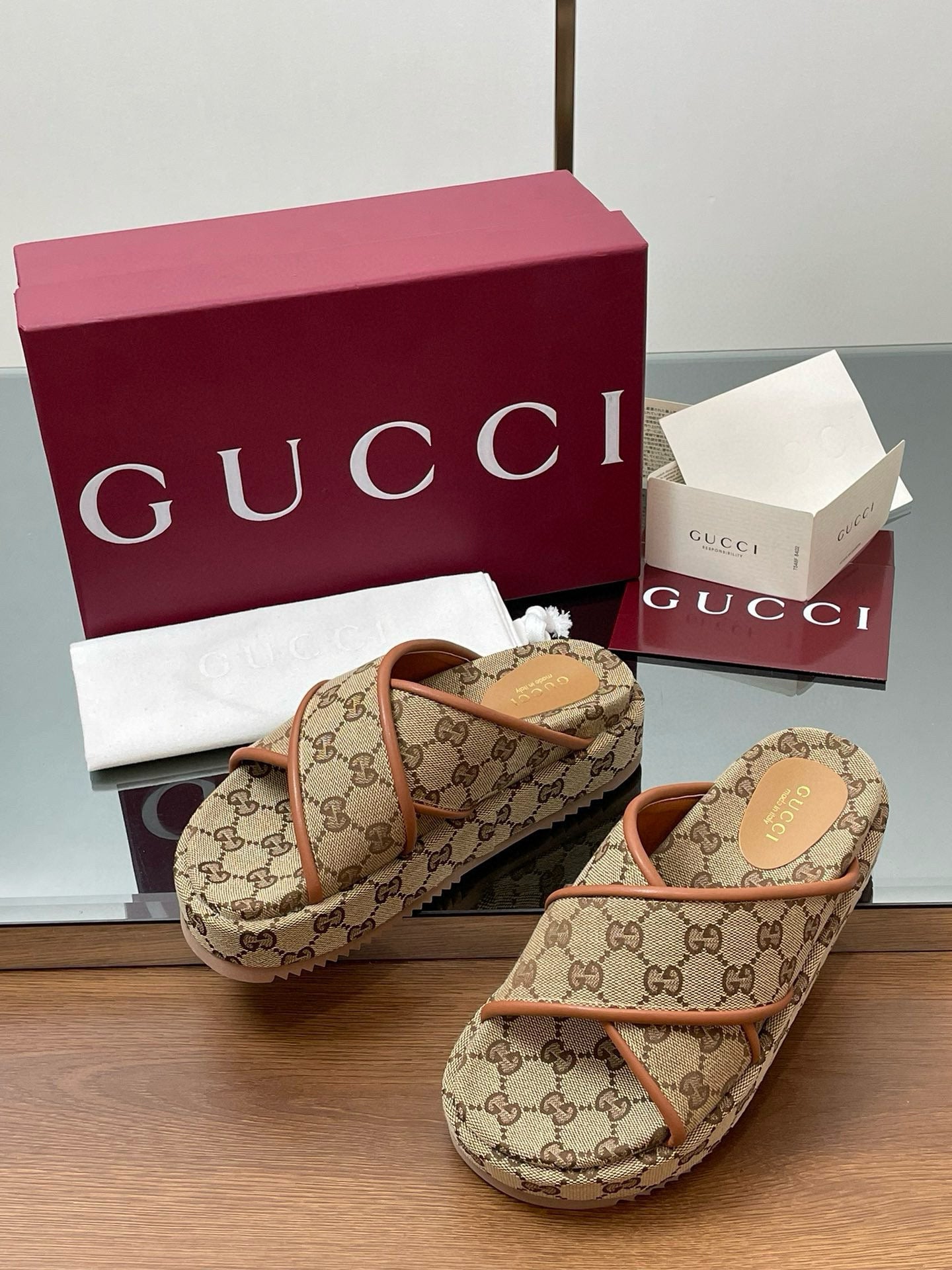 GG SANDALS