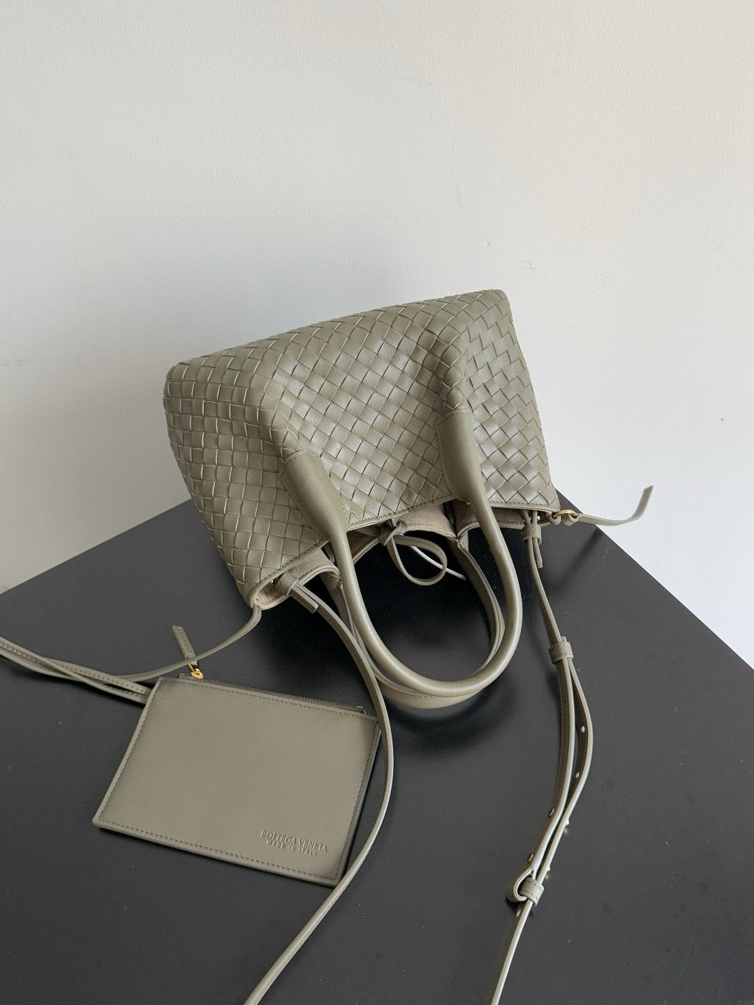 BOTT V SMALL PINACOTECA BAG