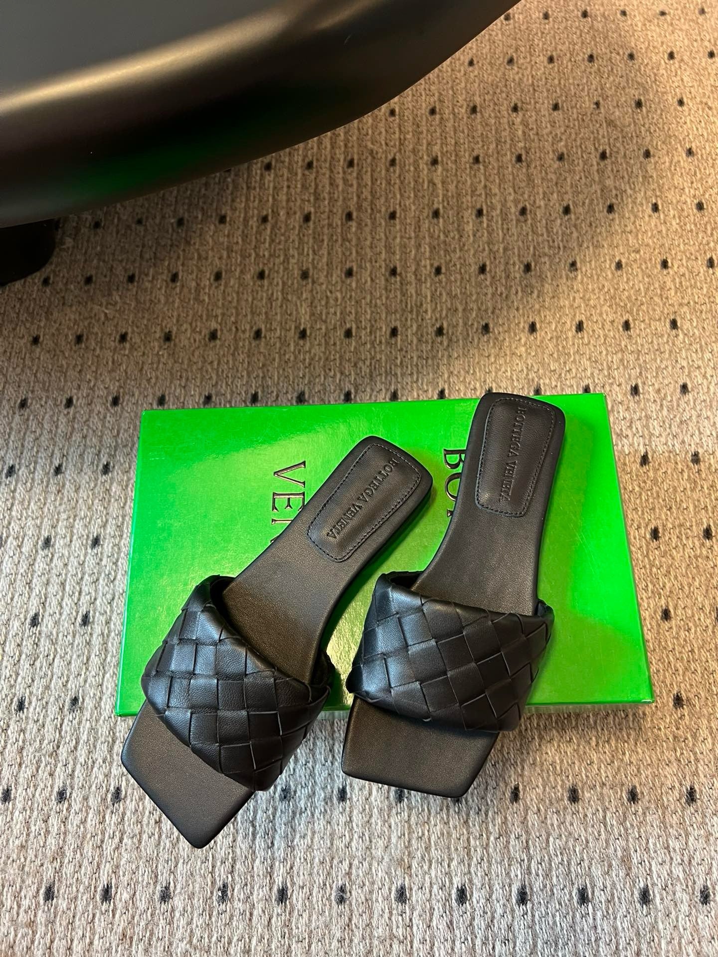 BOTT V SANDALS