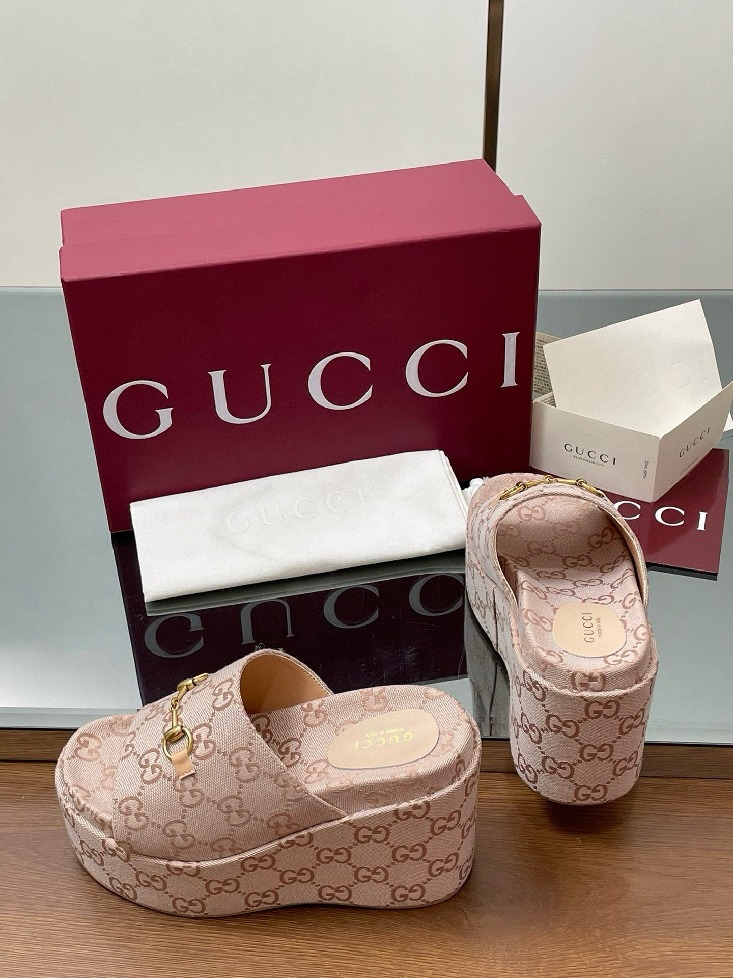 GG WEDGE SANDALS