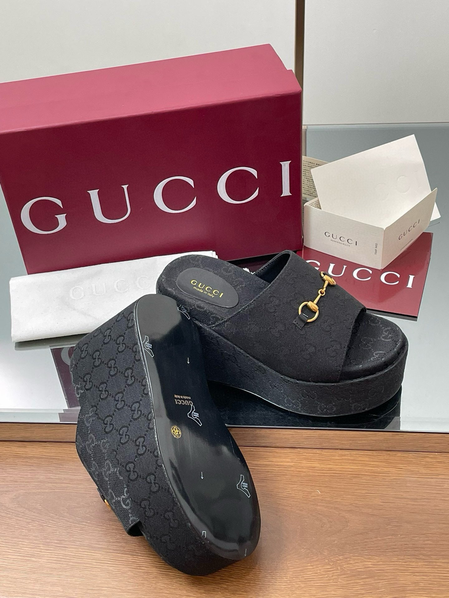 GG WEDGE SANDALS