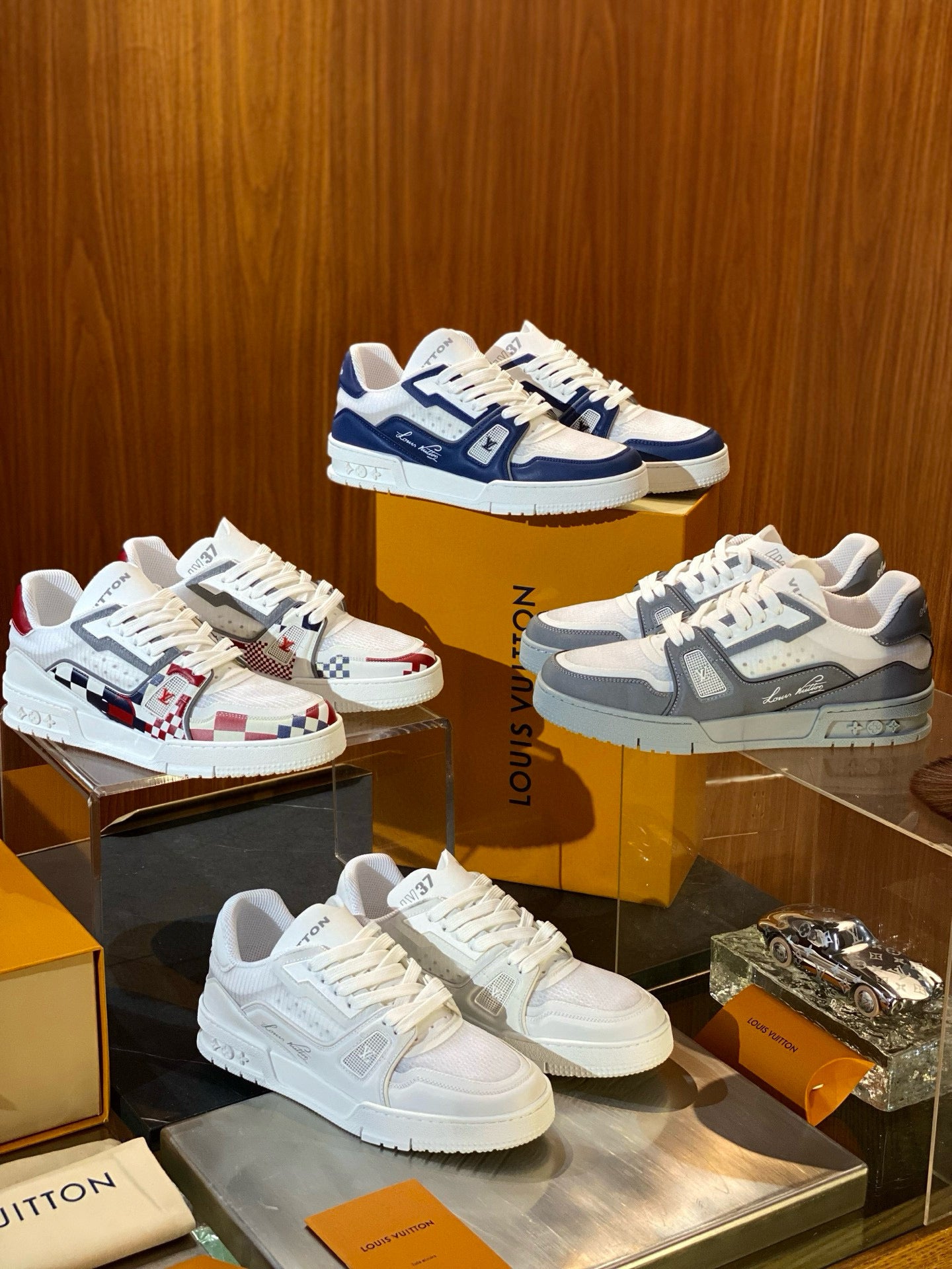 LOU TRAINERS