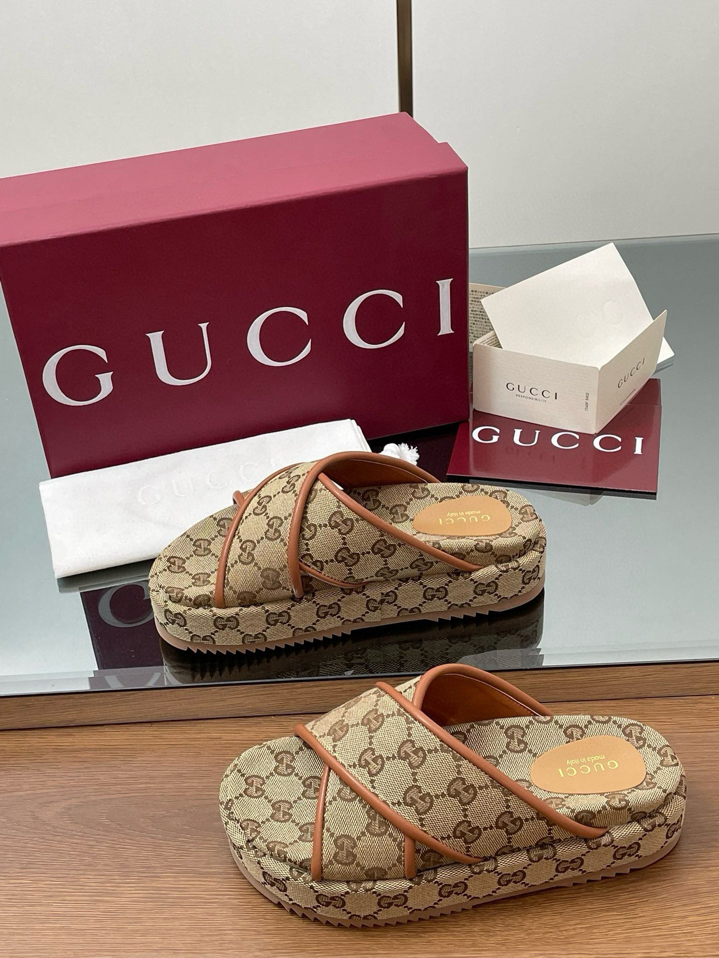 GG SANDALS