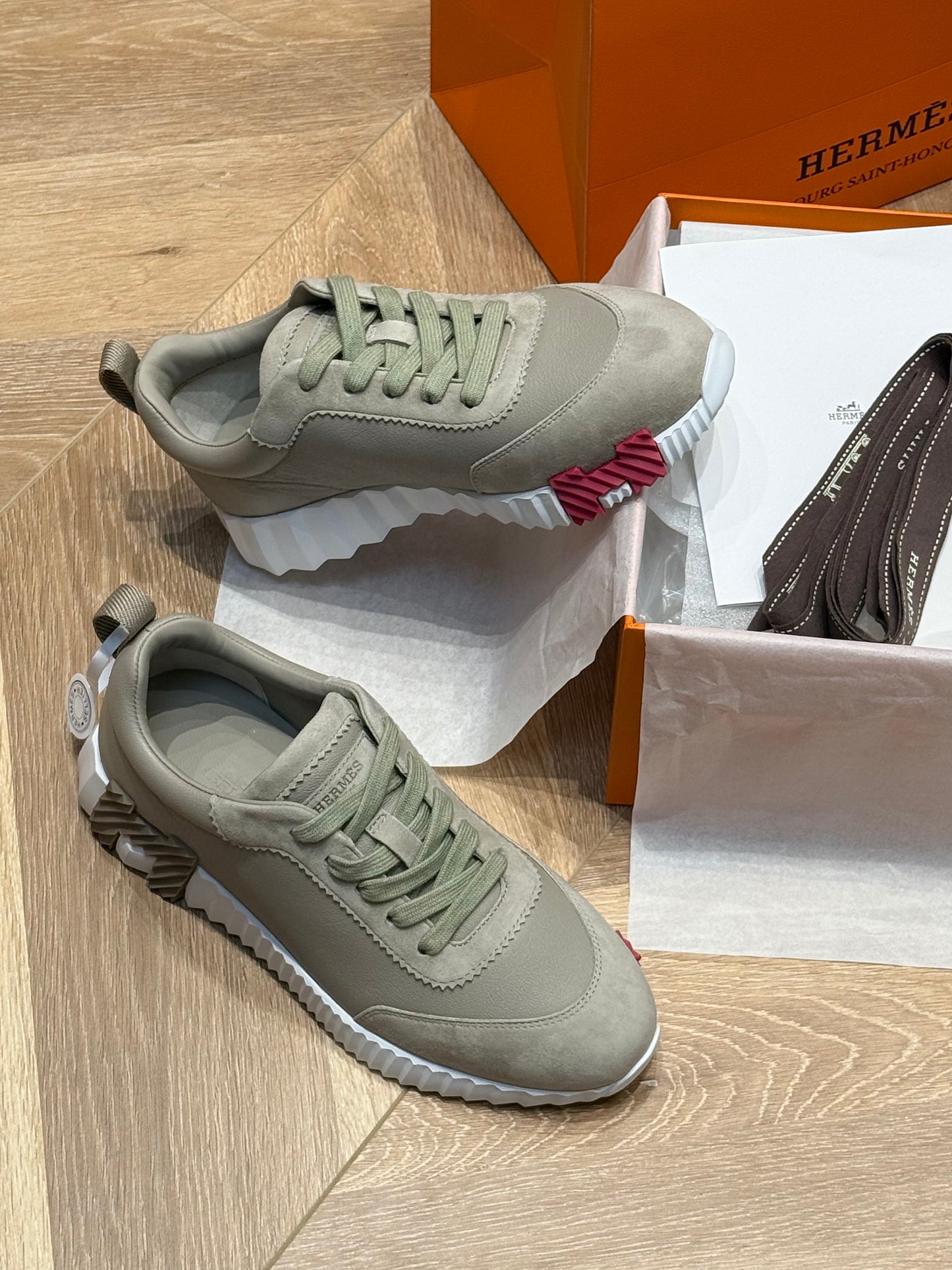 HERM BOUNCING SNEAKER