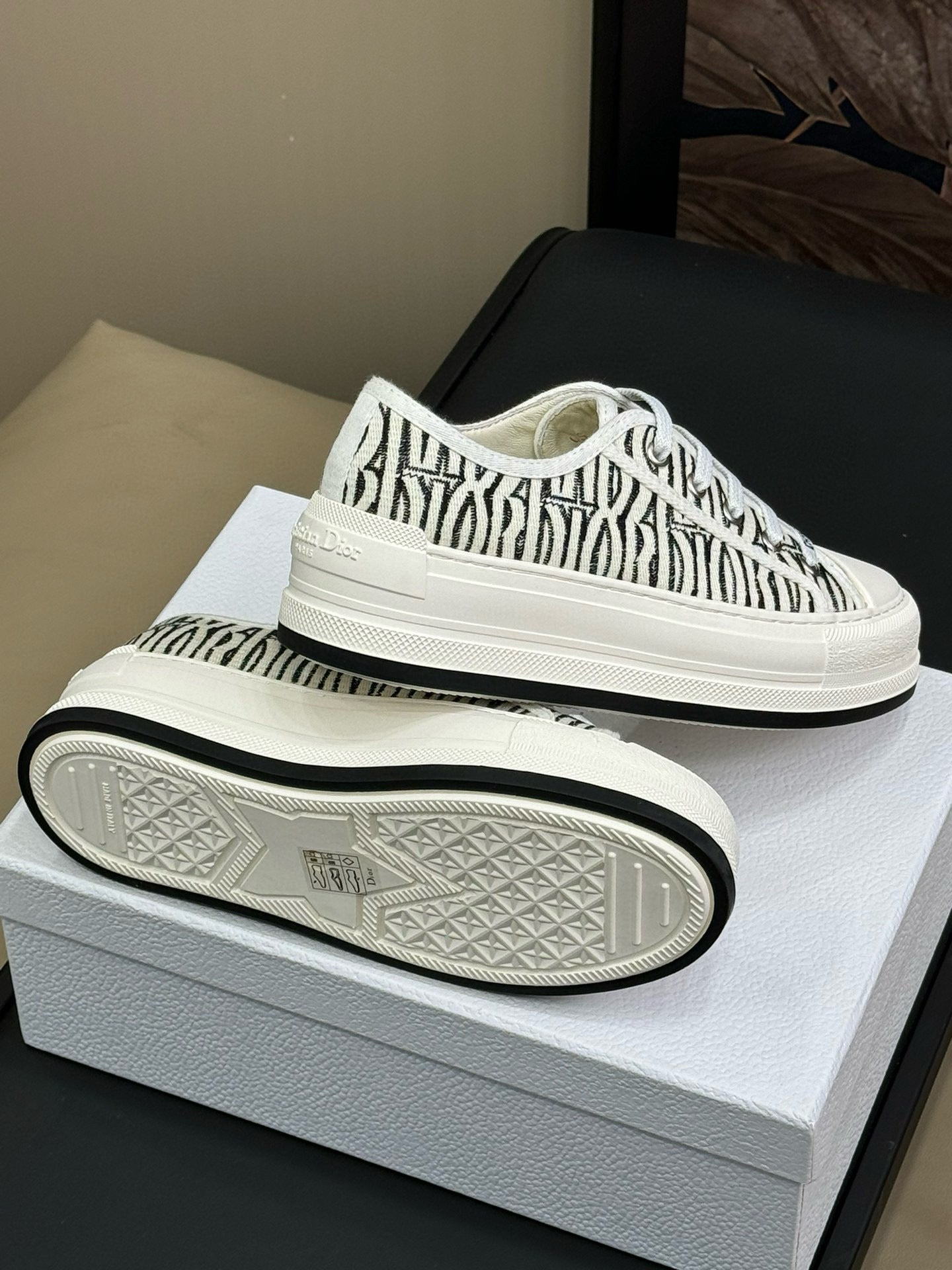 CD PLATFORM SNEAKER