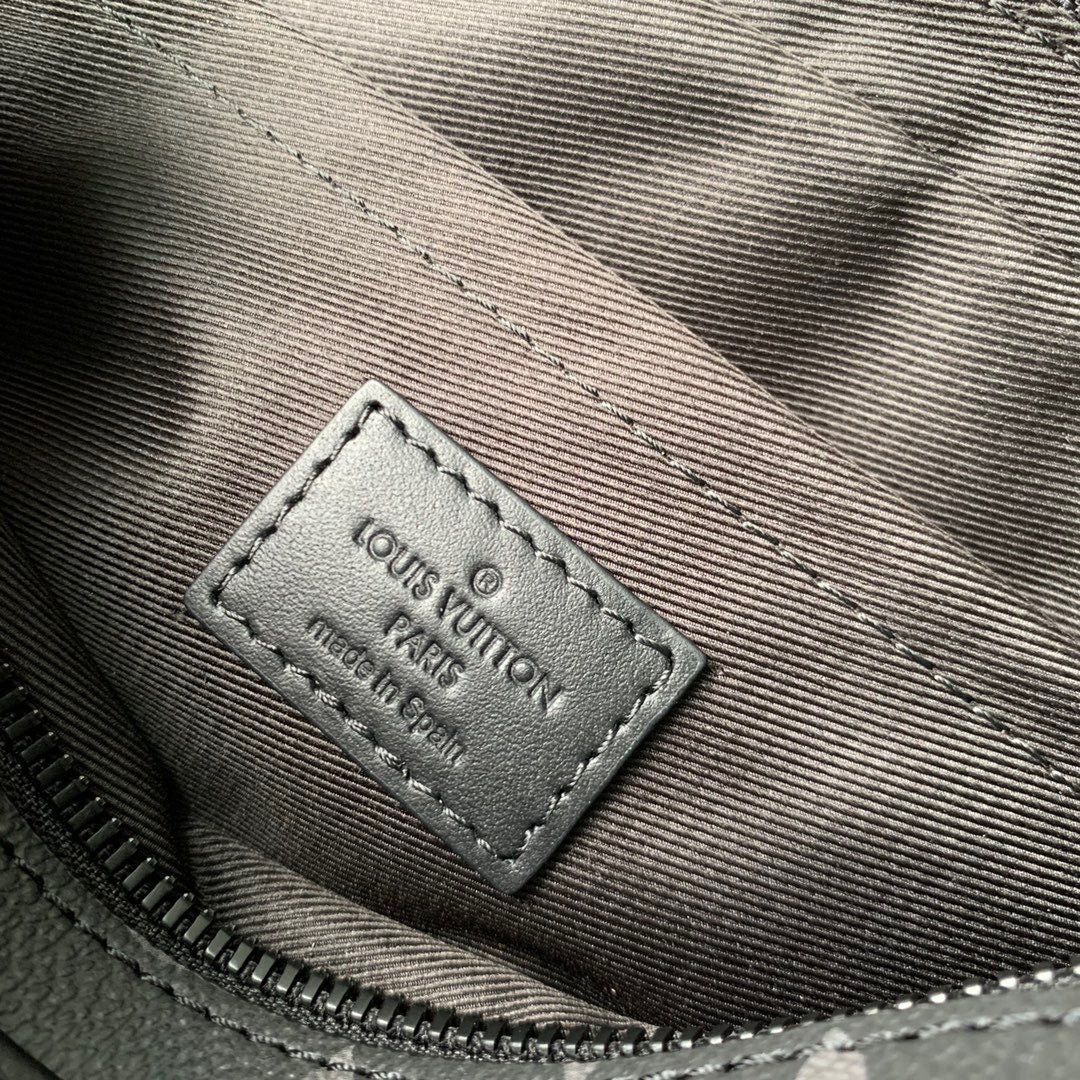 LOU STEAMER MESSENGER BAG