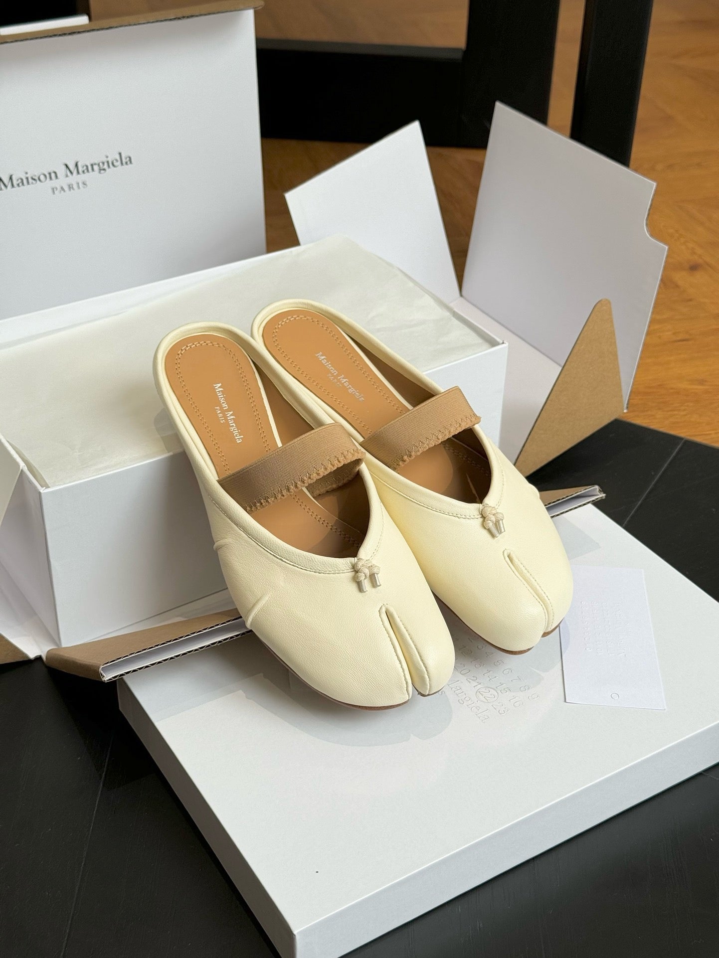 MAISON M TABI BALLET FLATS