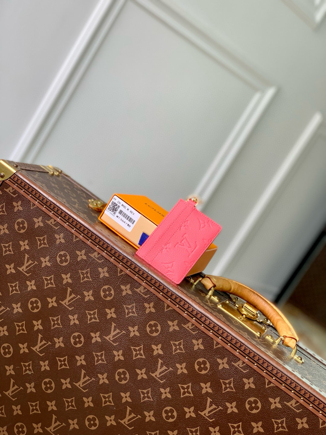 LOU CHARMS CARD HOLDER
