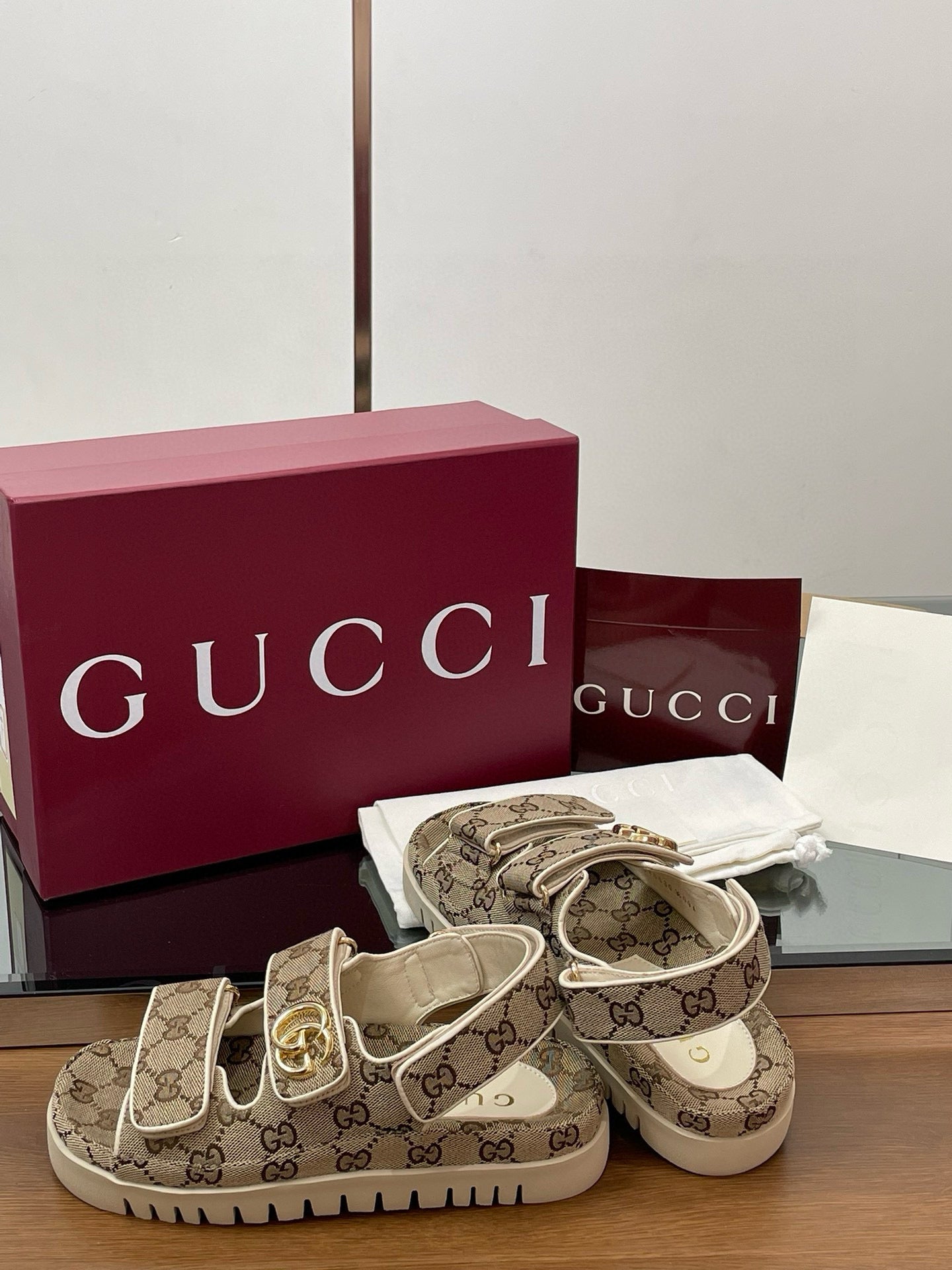 GG SANDALS