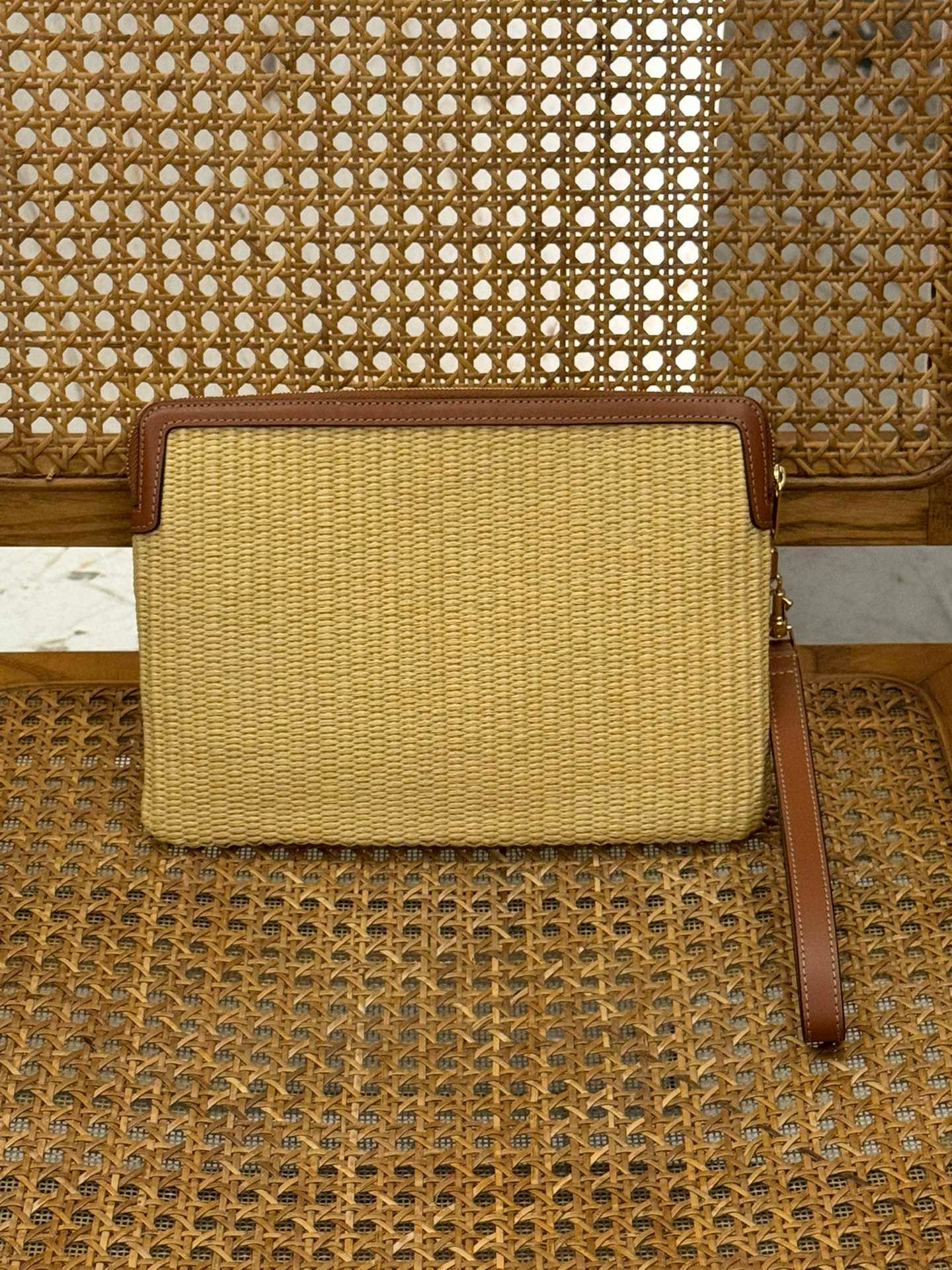 CEL SMALL POUCH WITH STRAP