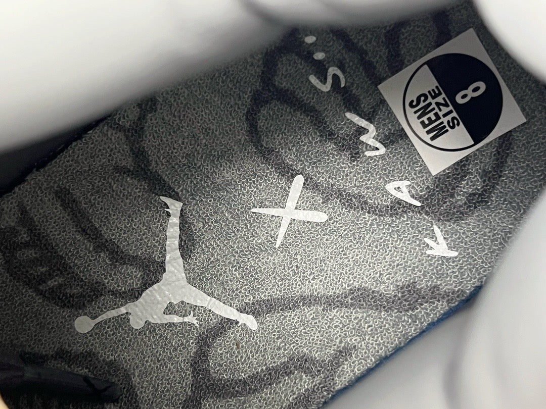 NIKE JORDAN 4