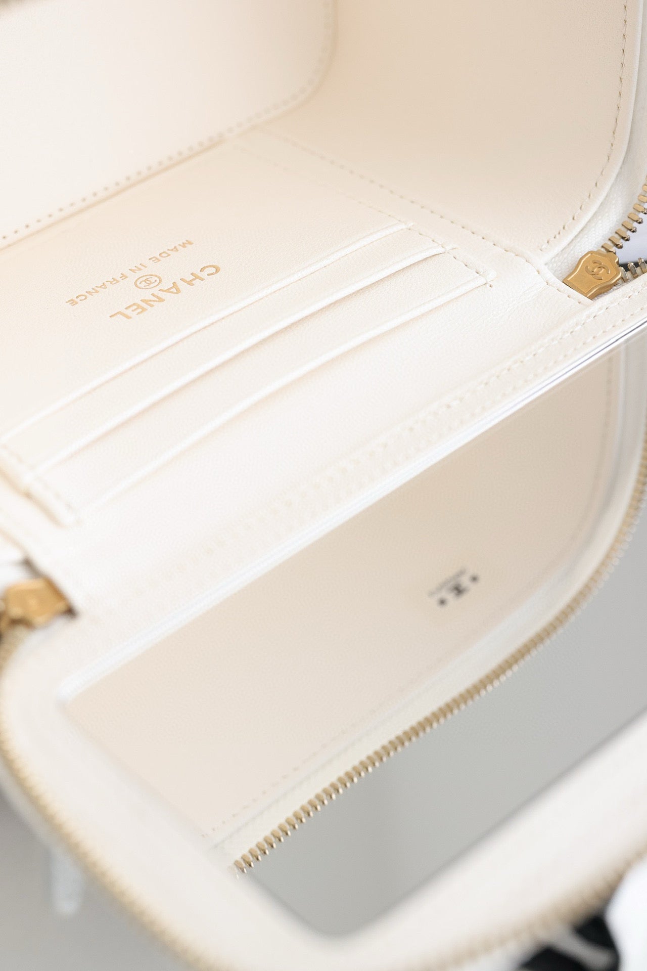 CC 24S VANITY BAG