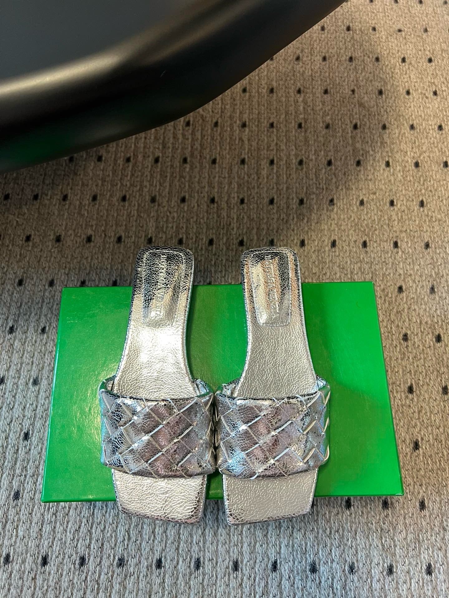 BOTT V SANDALS