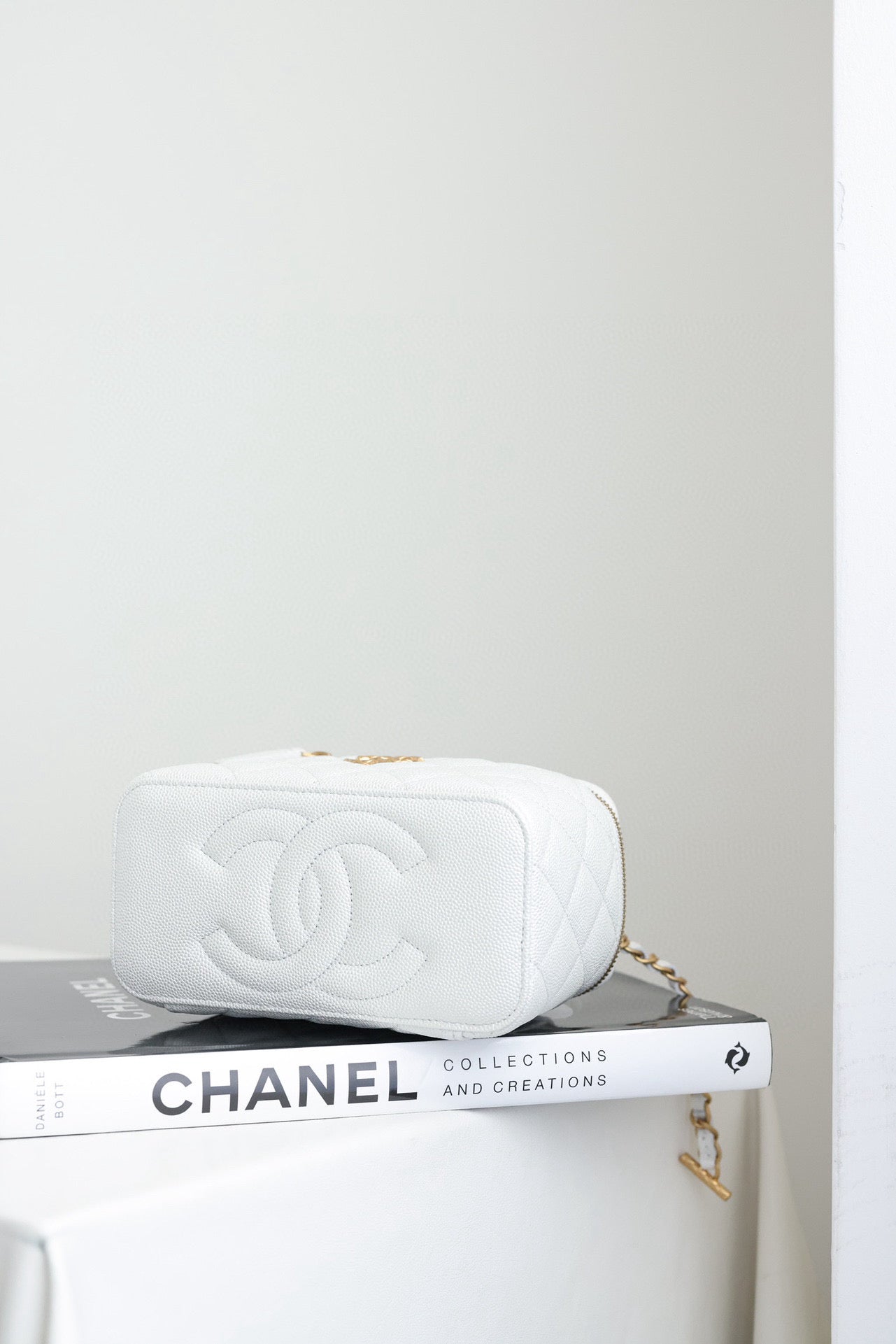 CC 24S VANITY BAG
