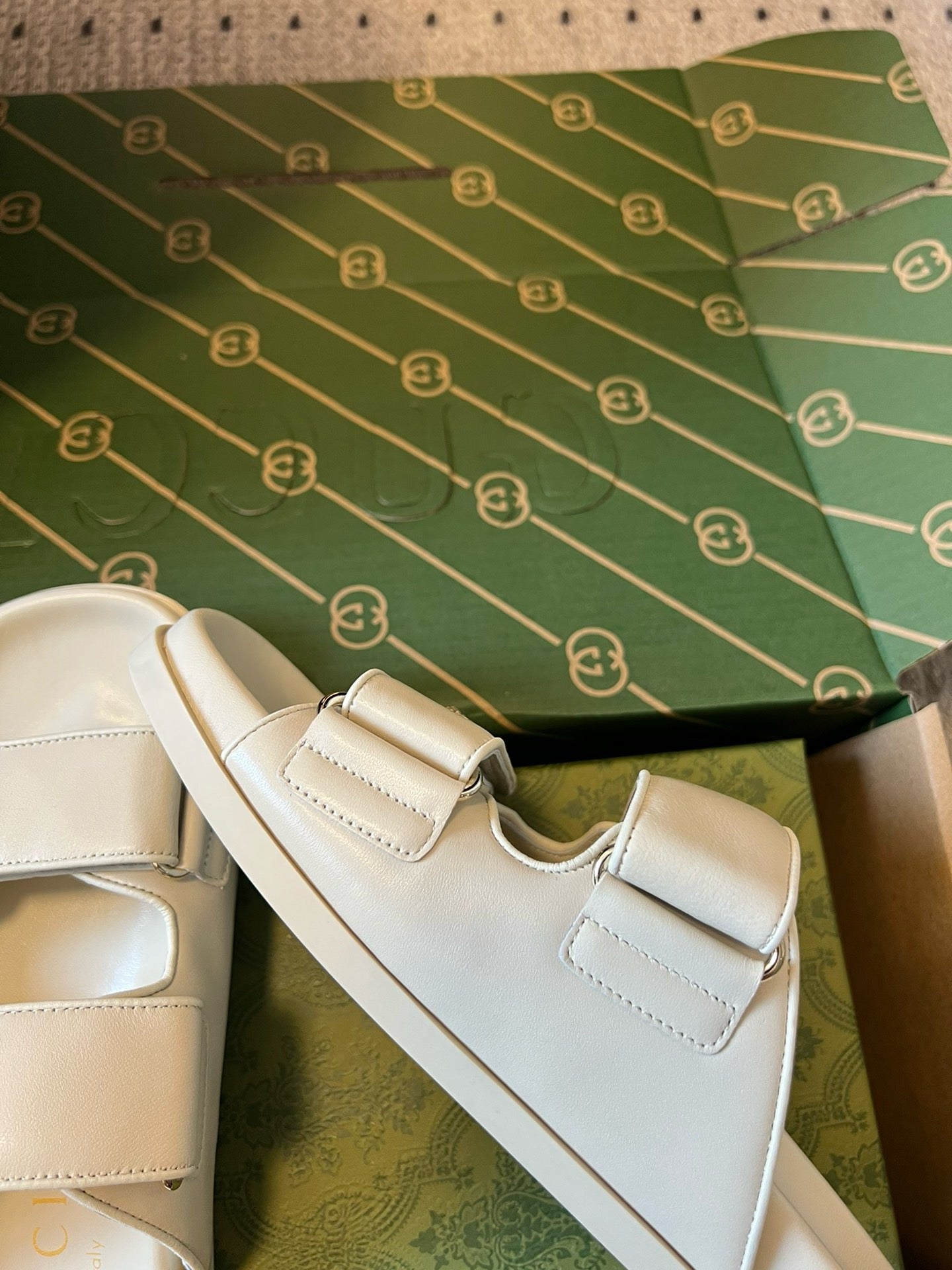GG SANDALS