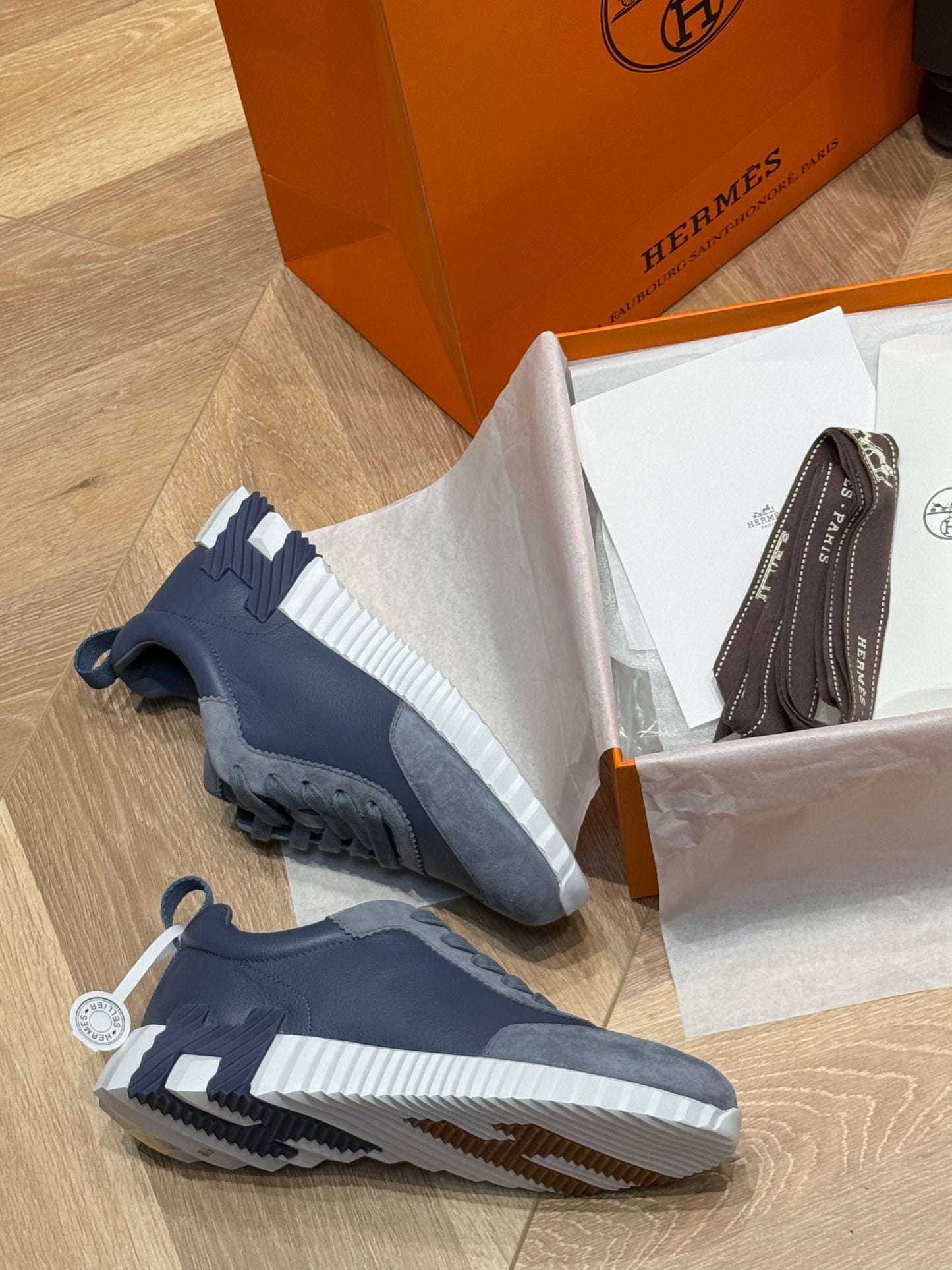 HERM BOUNCING SNEAKER