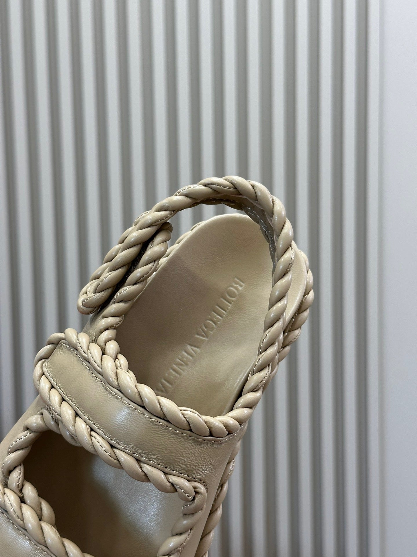 BV SANDALS