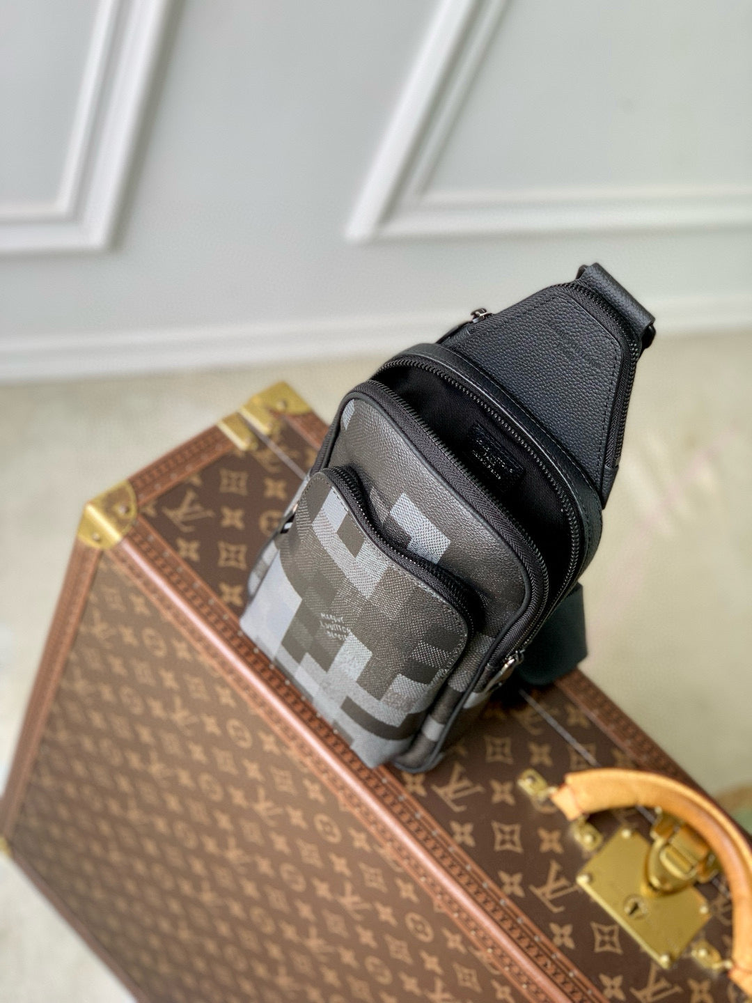 LOU AVENUE SLINGBAG