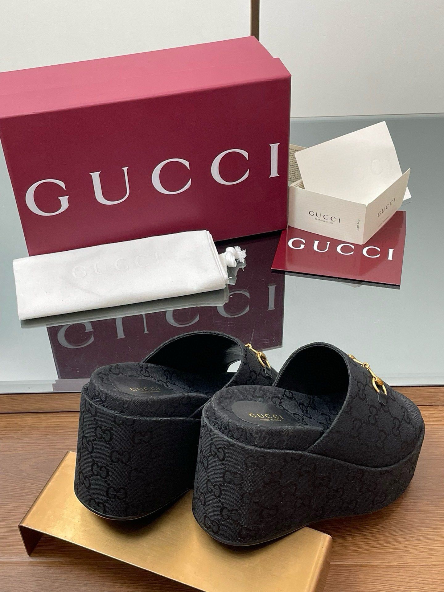 GG WEDGE SANDALS