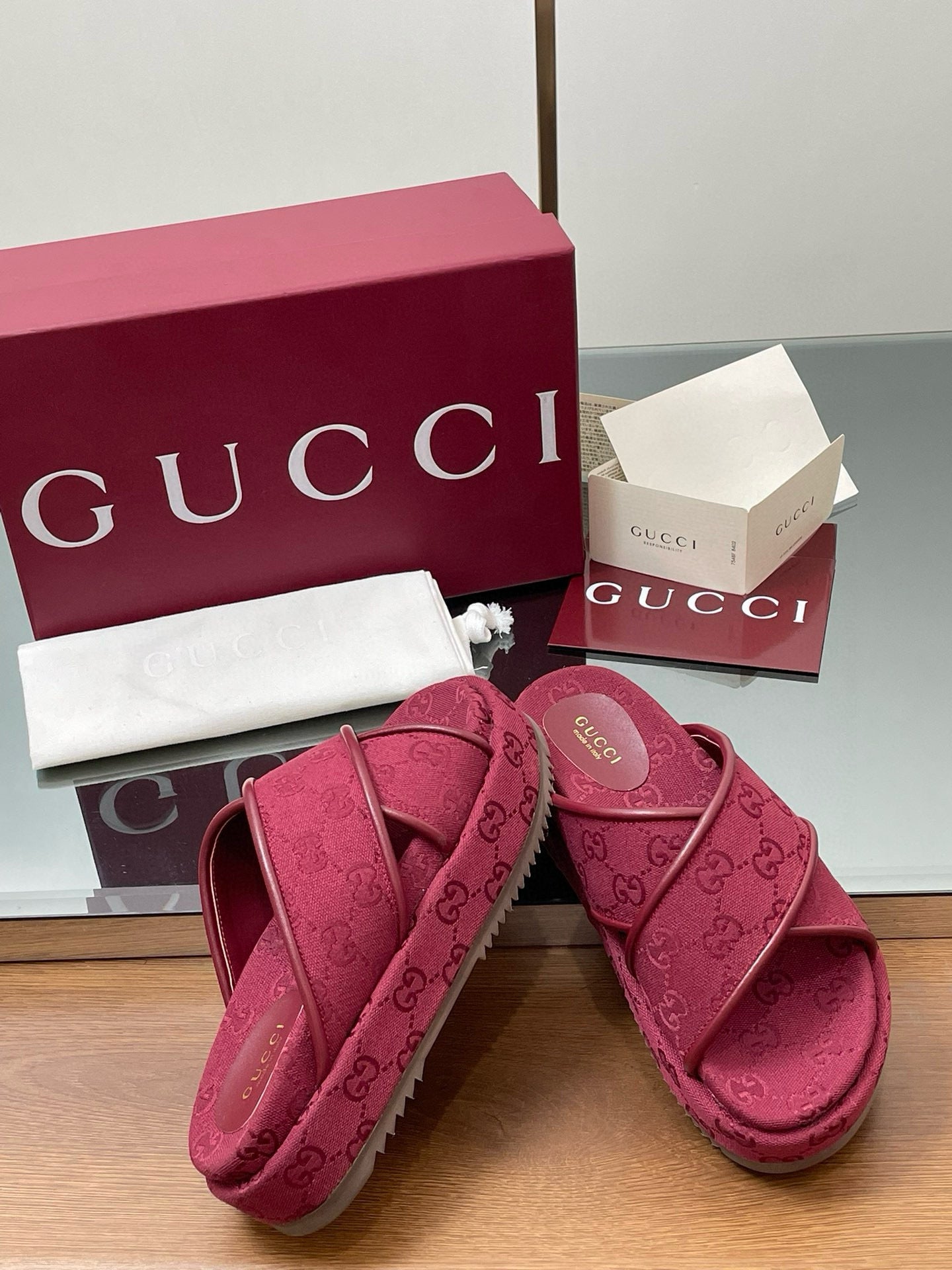 GG SANDALS
