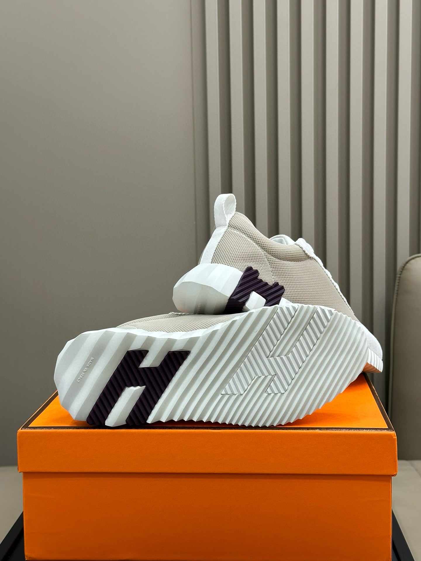 HERM BOUNCING SNEAKER