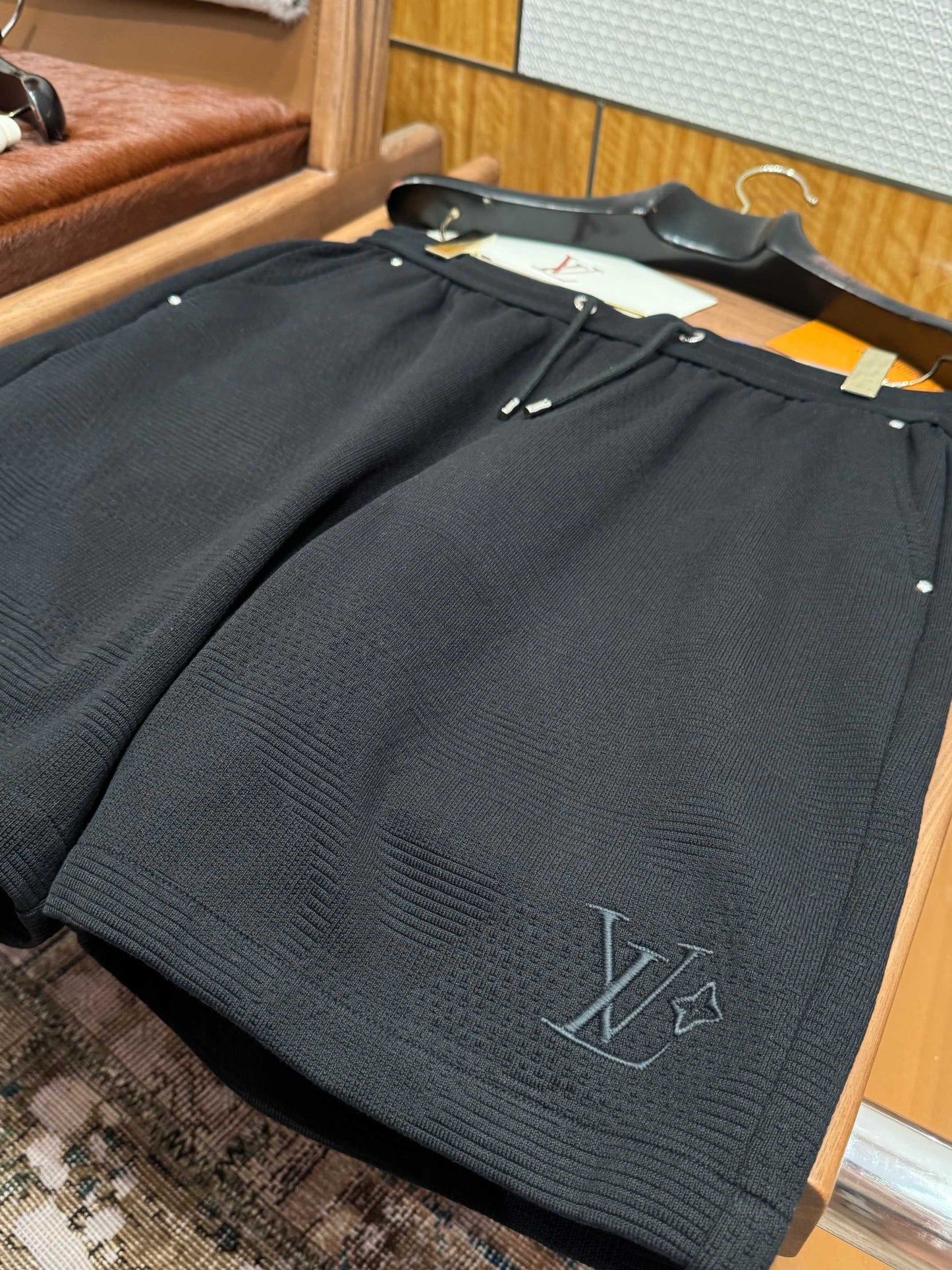 LOU SHORTS