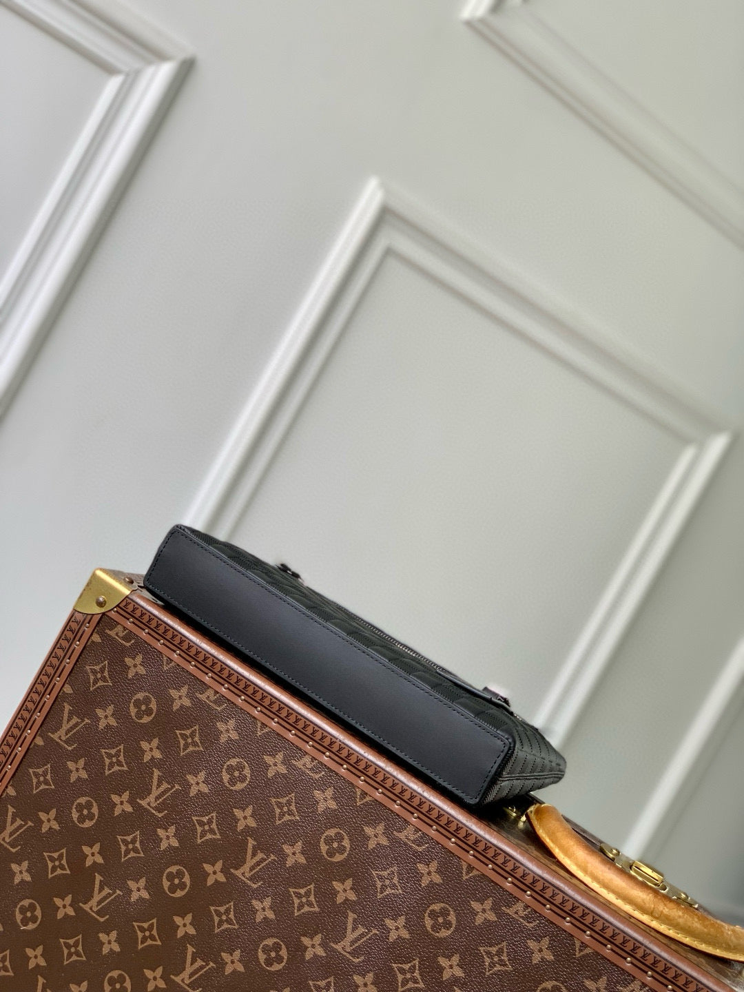 LOU TAKEOFF POUCH