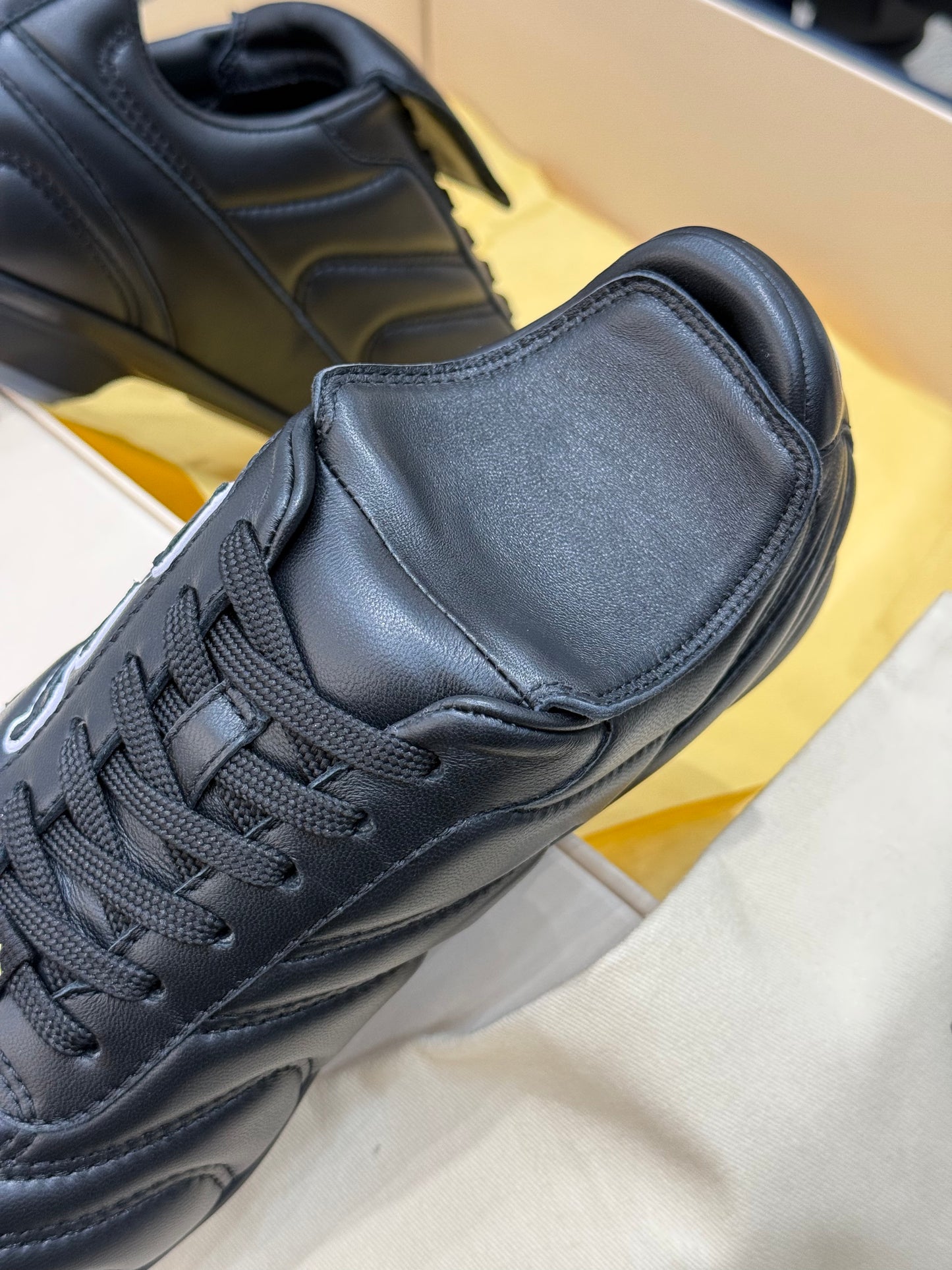 LOU FOOTPRINT SNEAKER