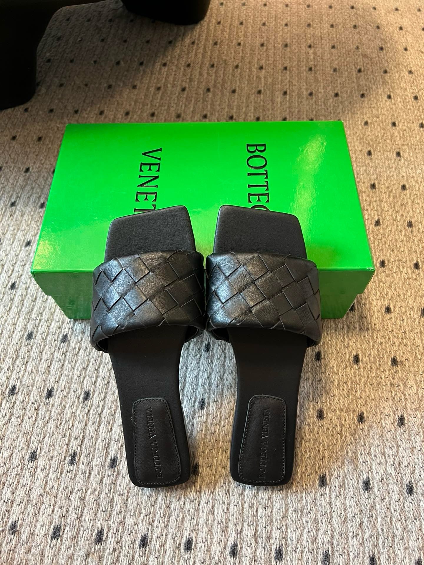 BOTT V SANDALS