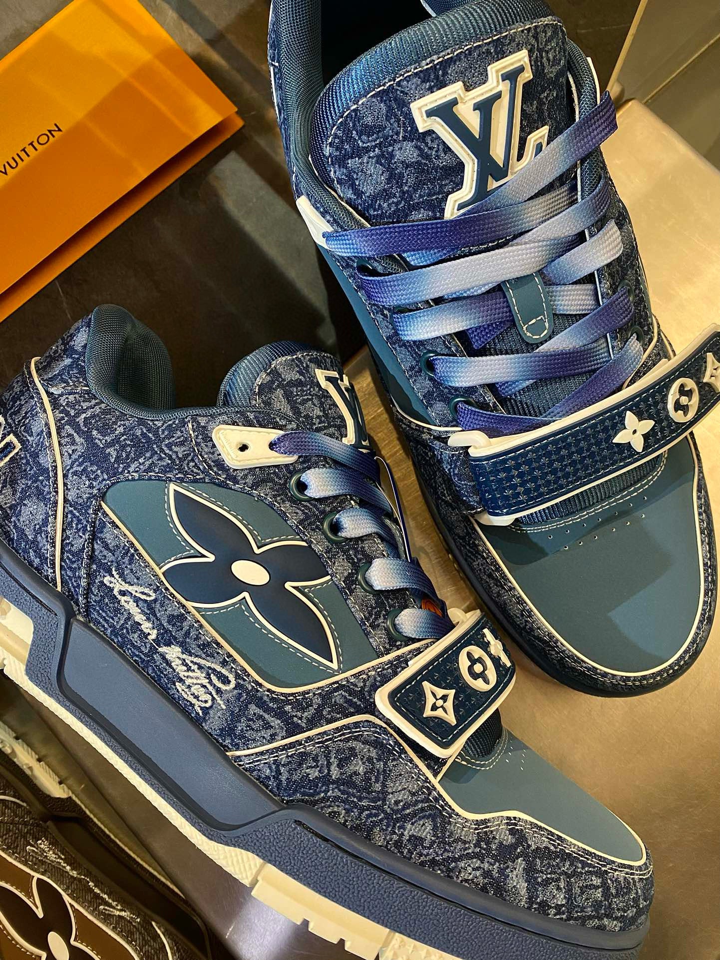 LOU TRAINERS
