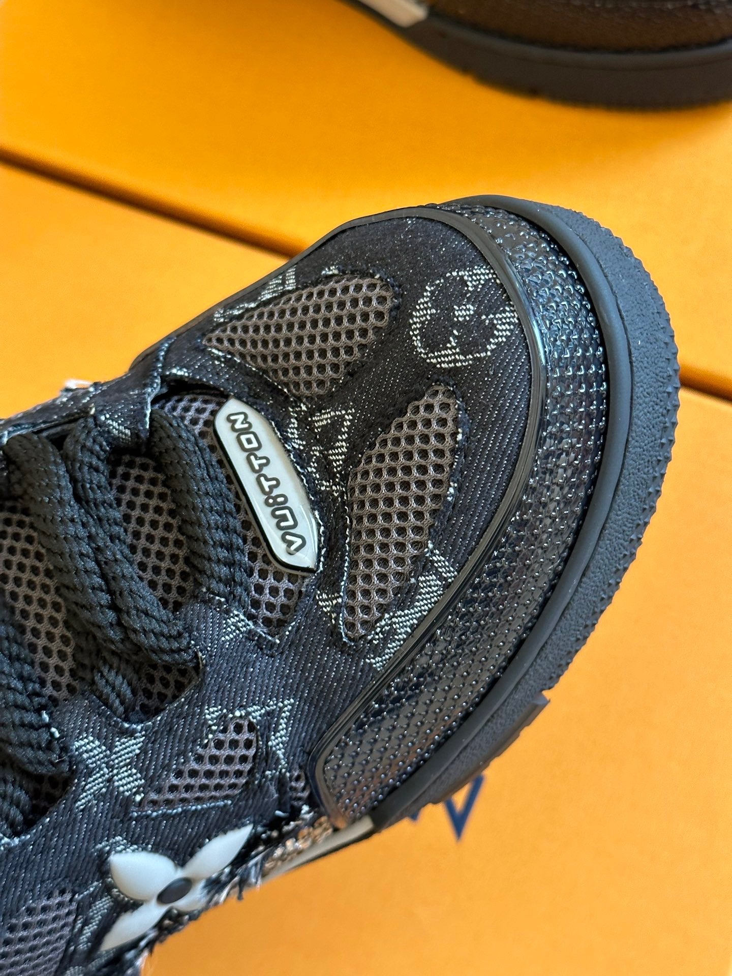 LOU TRAINERS