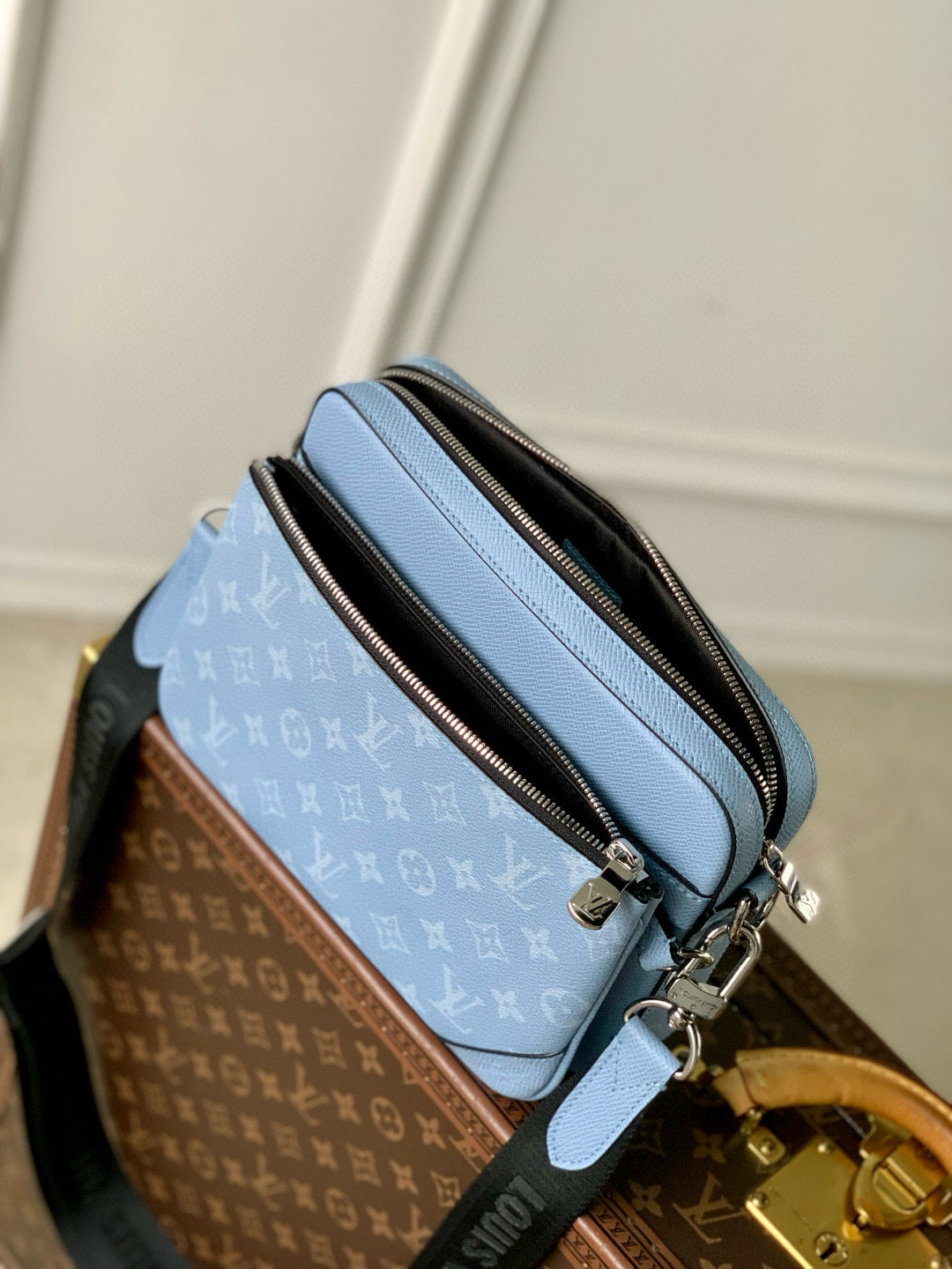 LOU TRIO MESSENGER BAG