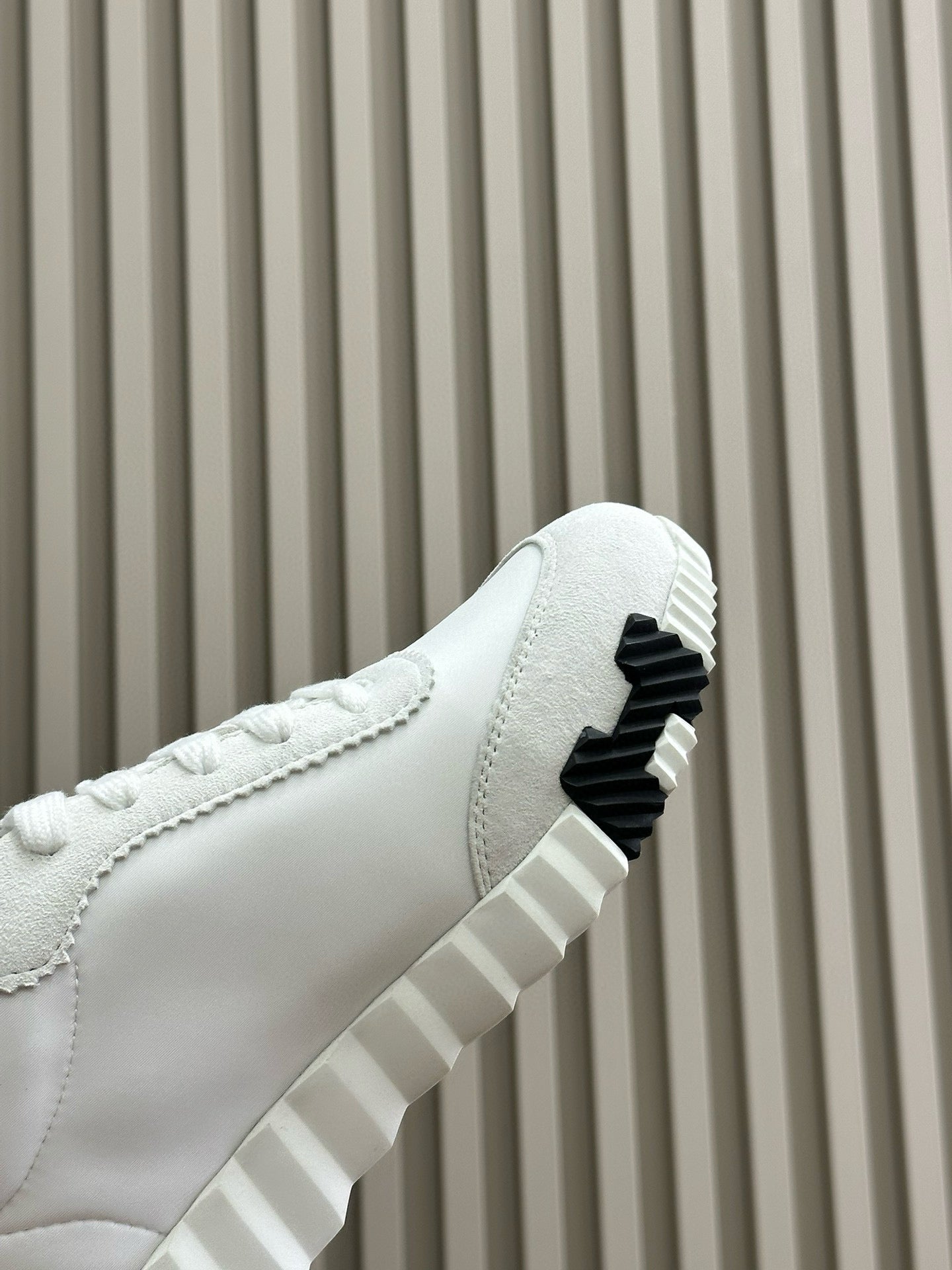 HERM BOUNCING SNEAKER