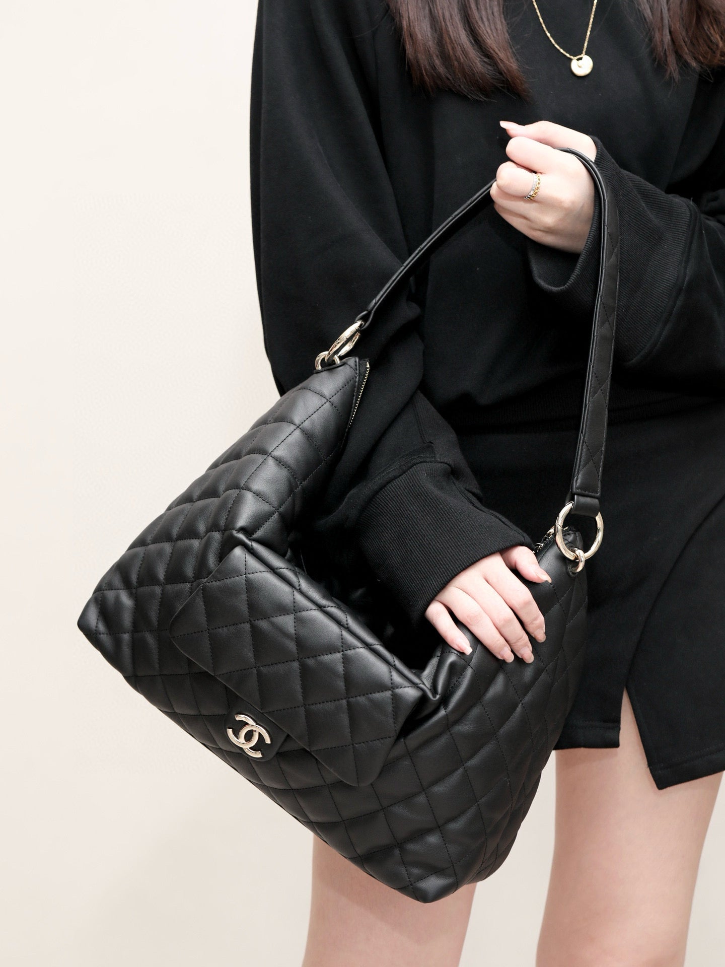 CC 23B MAXI HOBO BAG