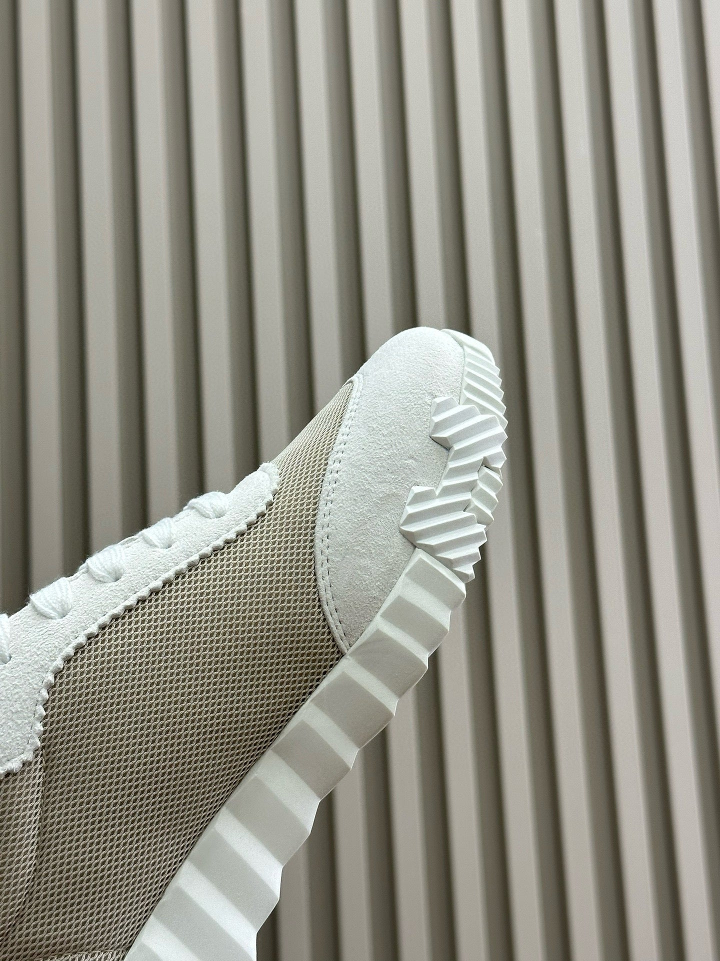 HERM BOUNCING SNEAKER