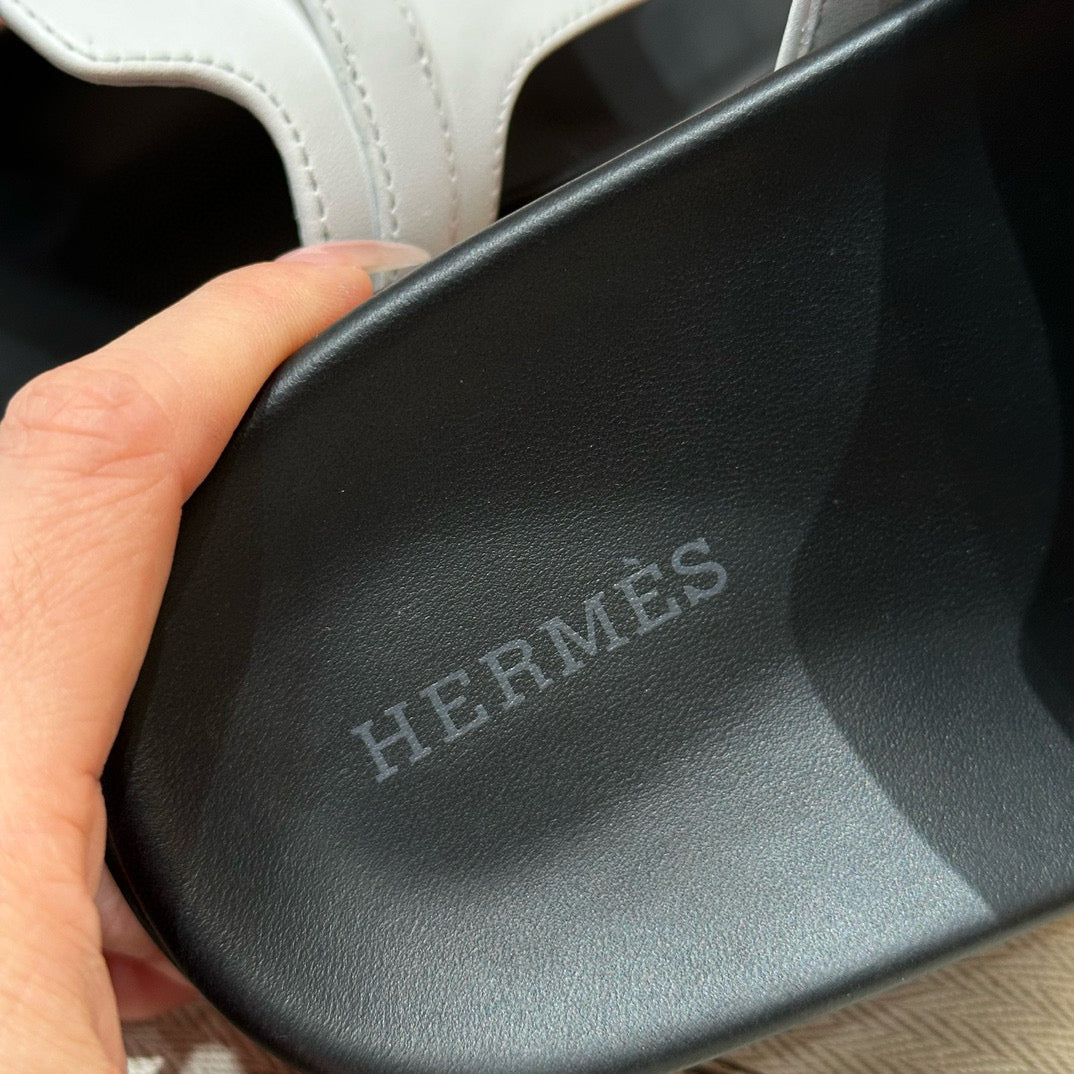 HERM EMPIRE SANDALS