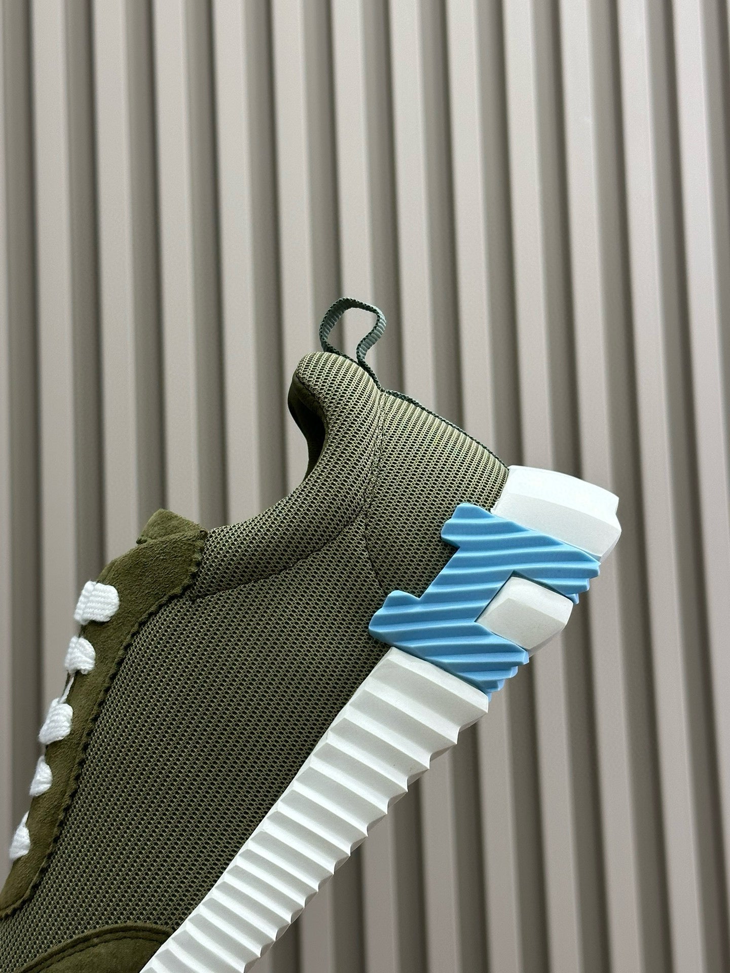 HERM BOUNCING SNEAKER