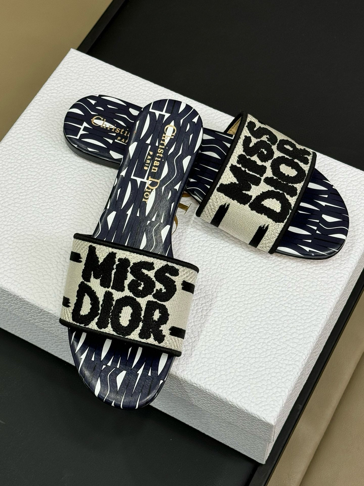 CD DWAY SLIDES